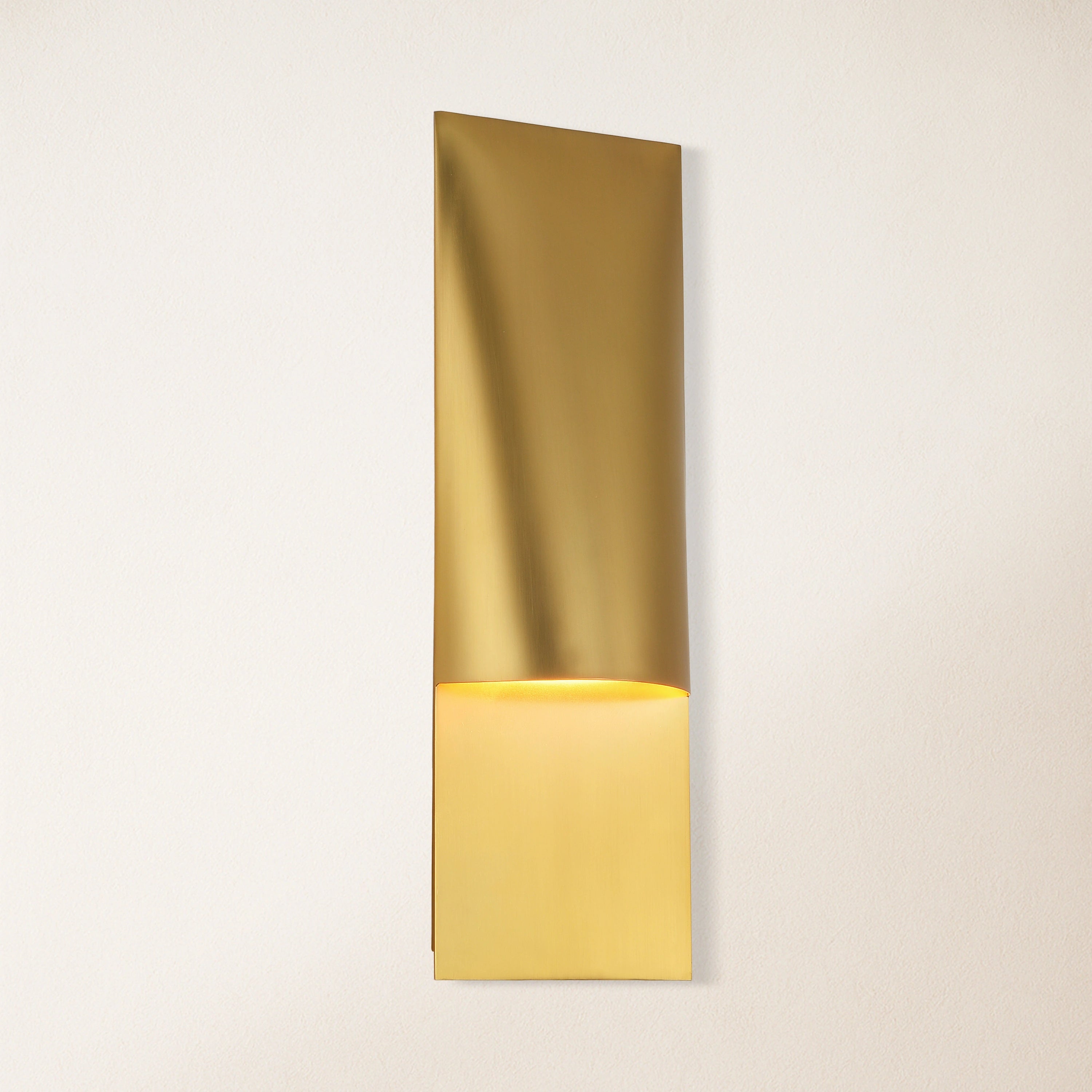 Trany Vertical Wall Sconce 18"H#Finish_Gold