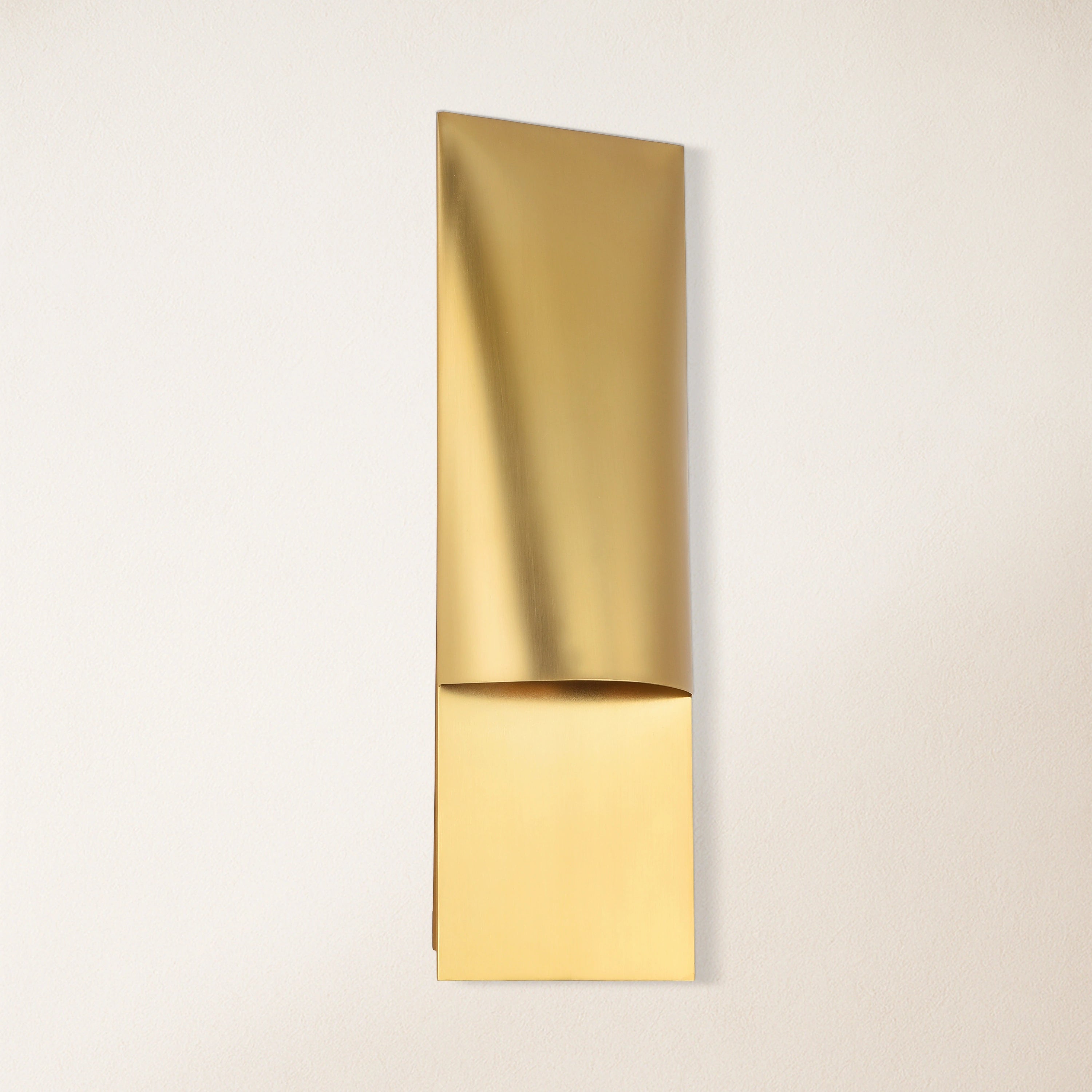 Trany Vertical Wall Sconce 18"H#Finish_Gold
