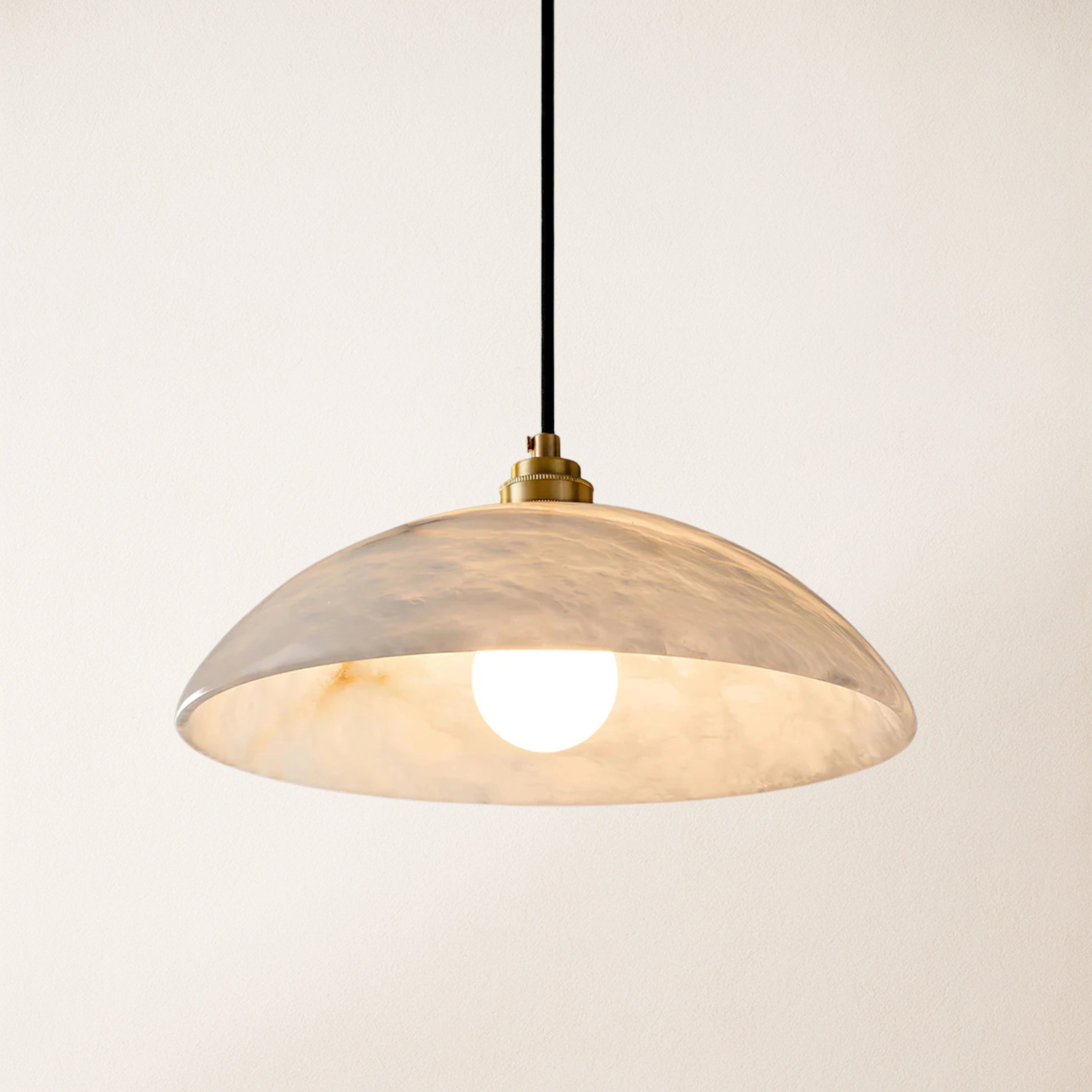 Dadaly Alabaster Moderner kleiner Kunstanhänger 16"D