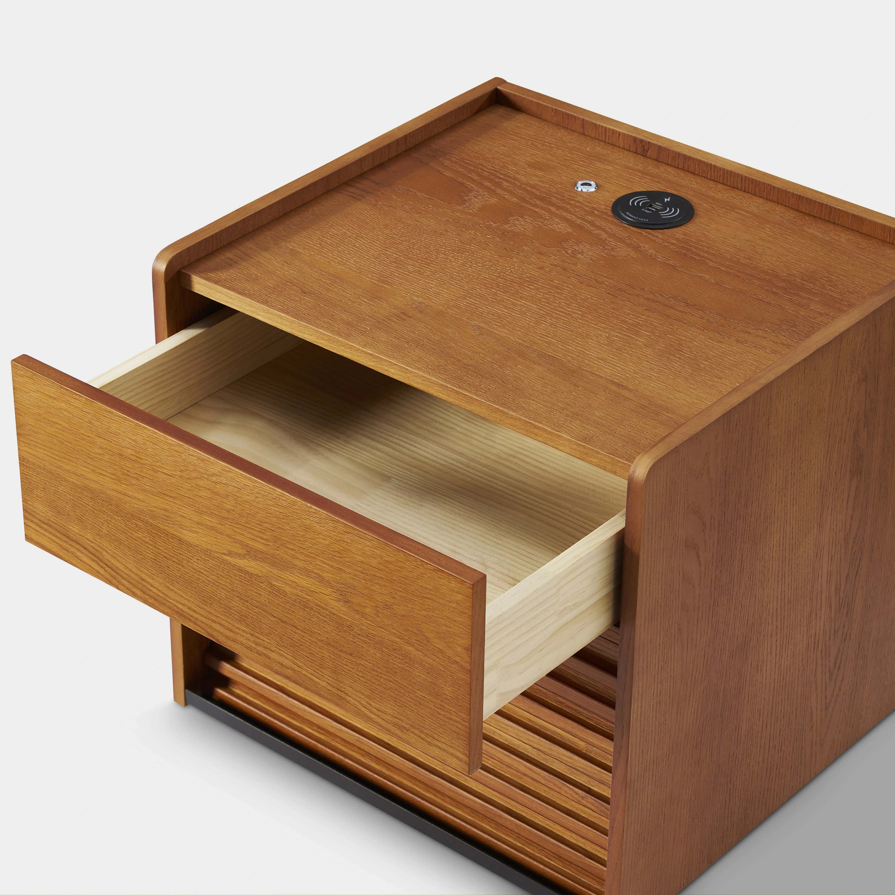 Devon Oak Nightstand 20“W