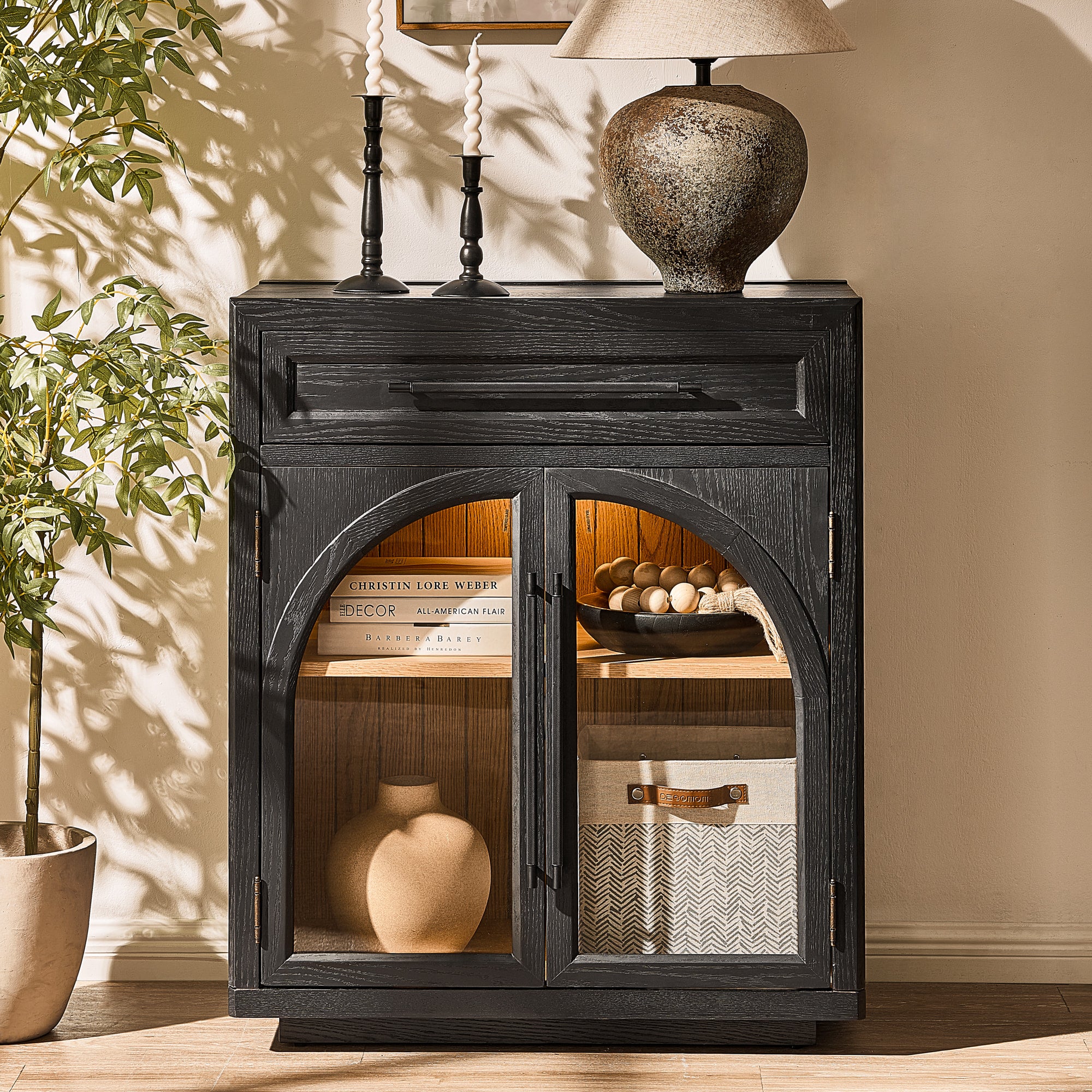 Alvar gewölbter 32-Zoll-Lagerschrank aus Eiche mit Schubladen