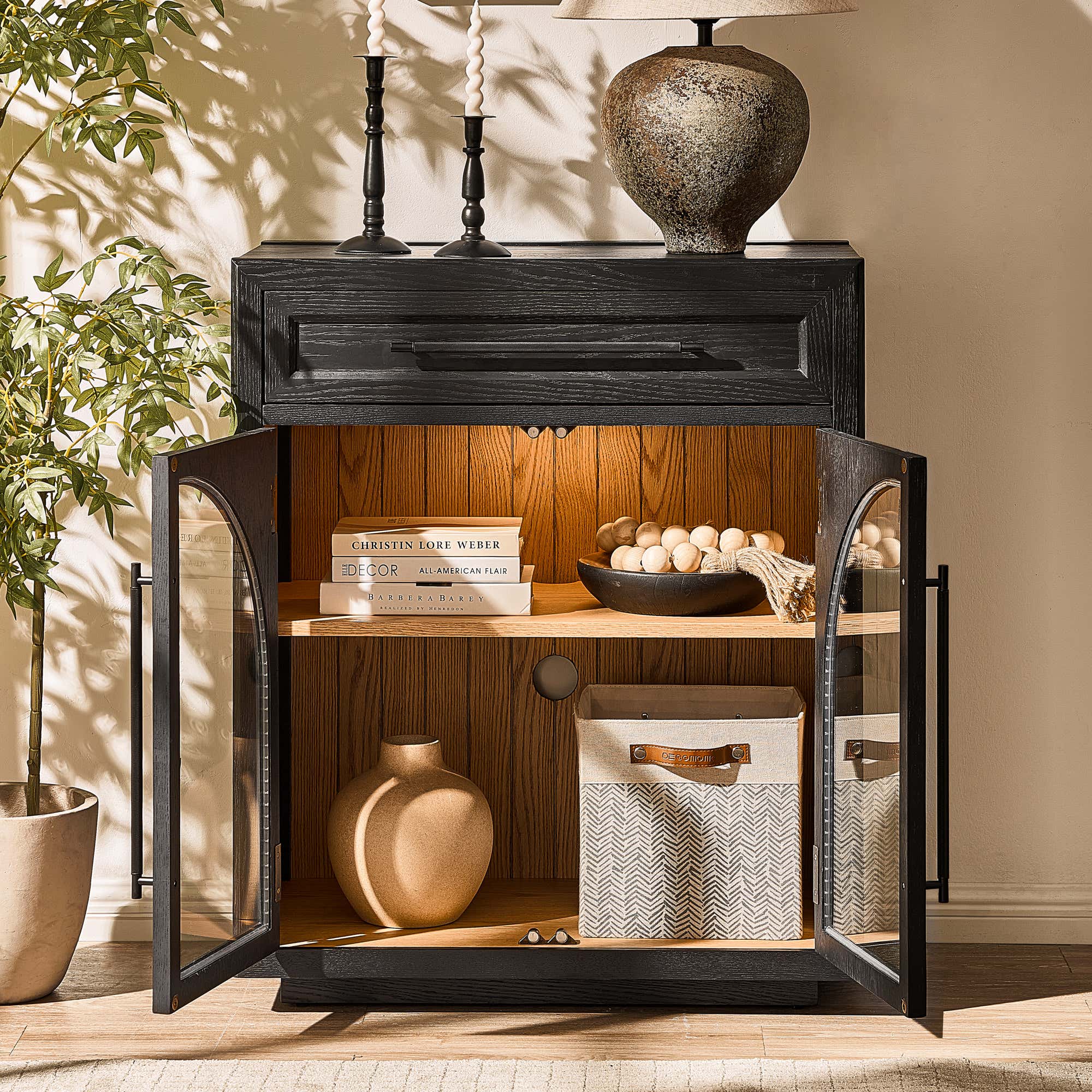 Alvar gewölbter 32-Zoll-Lagerschrank aus Eiche mit Schubladen