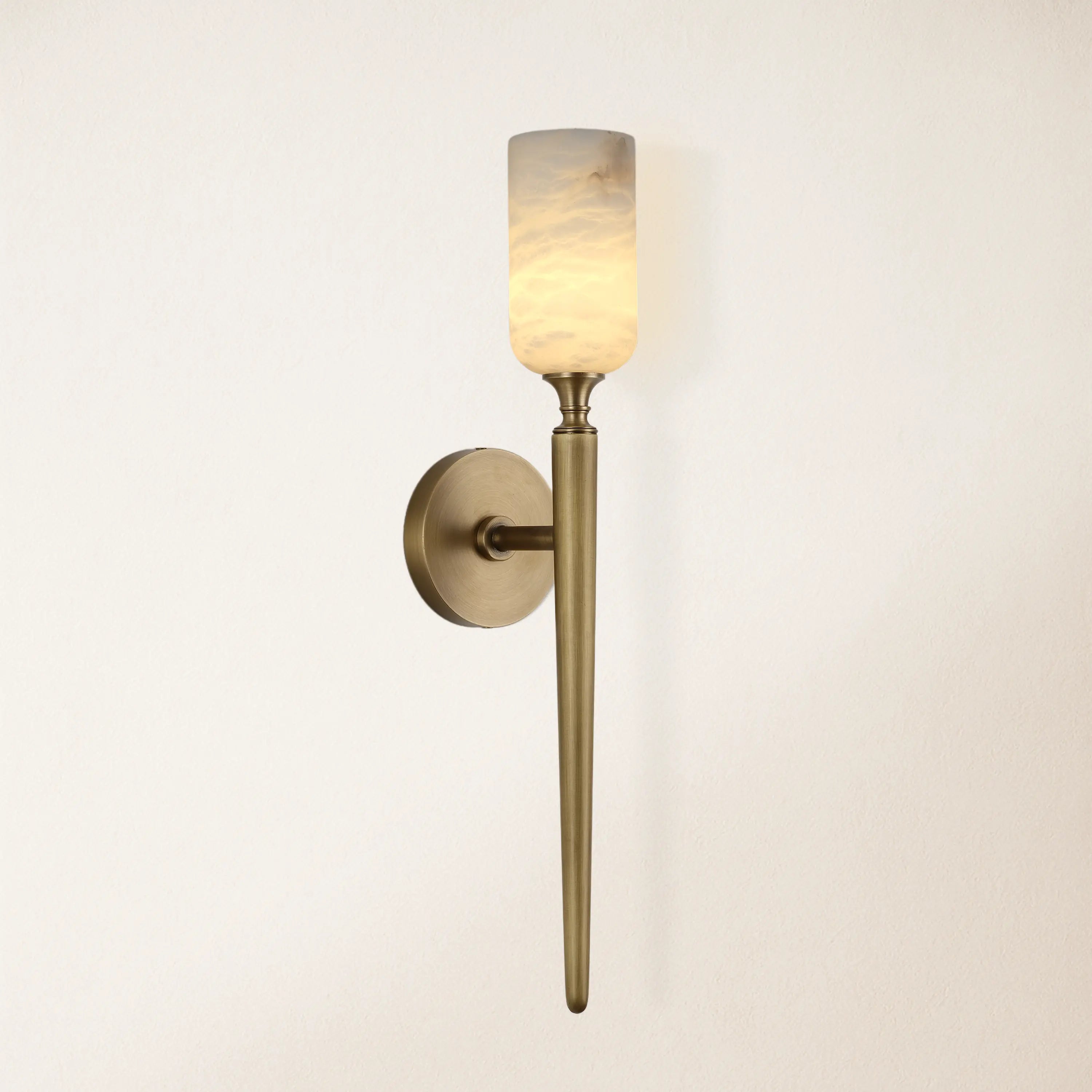 Axis Alabaster 1-flammige Wandleuchte, 55,4 cm hoch