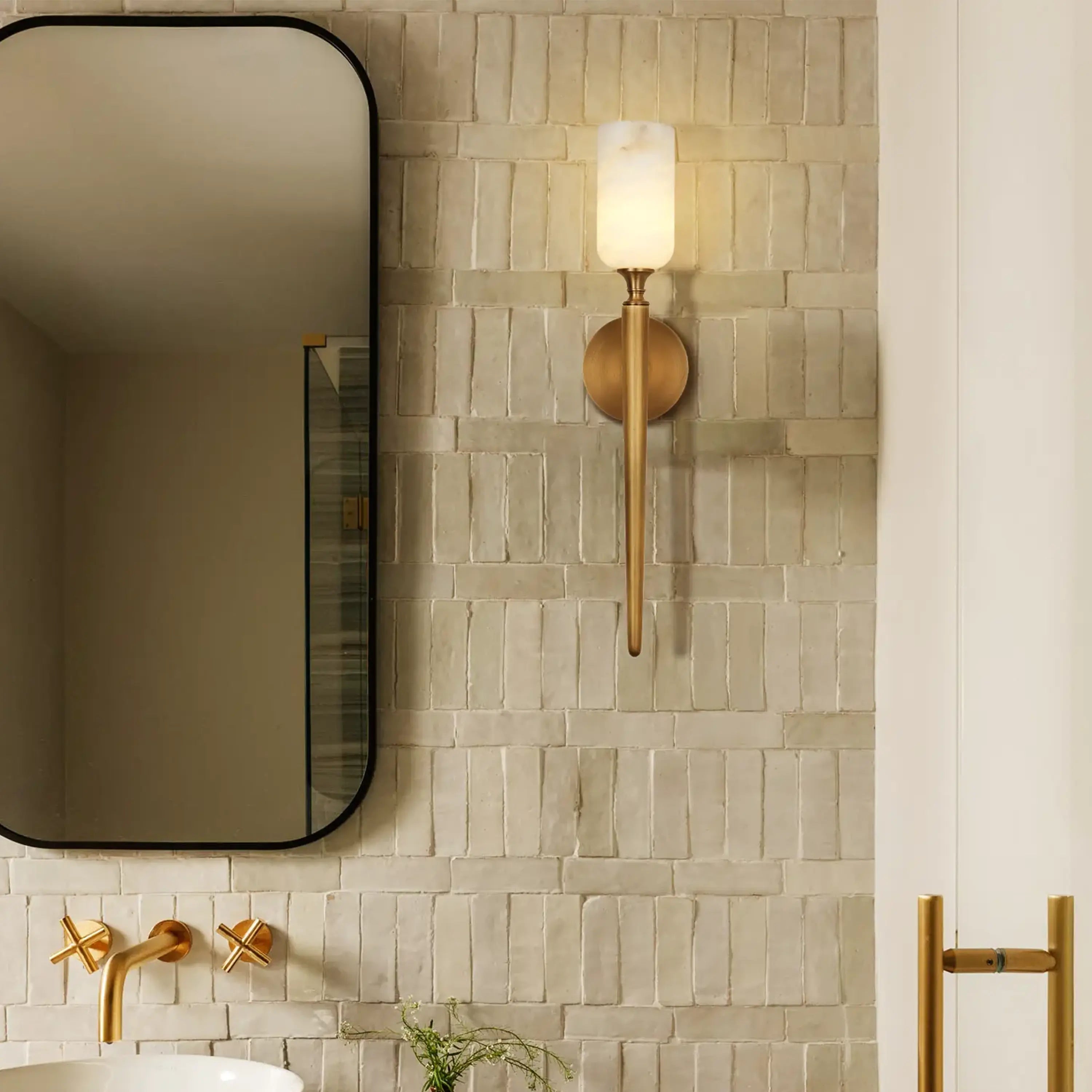 Axis Alabaster 1-flammige Wandleuchte, 55,4 cm hoch