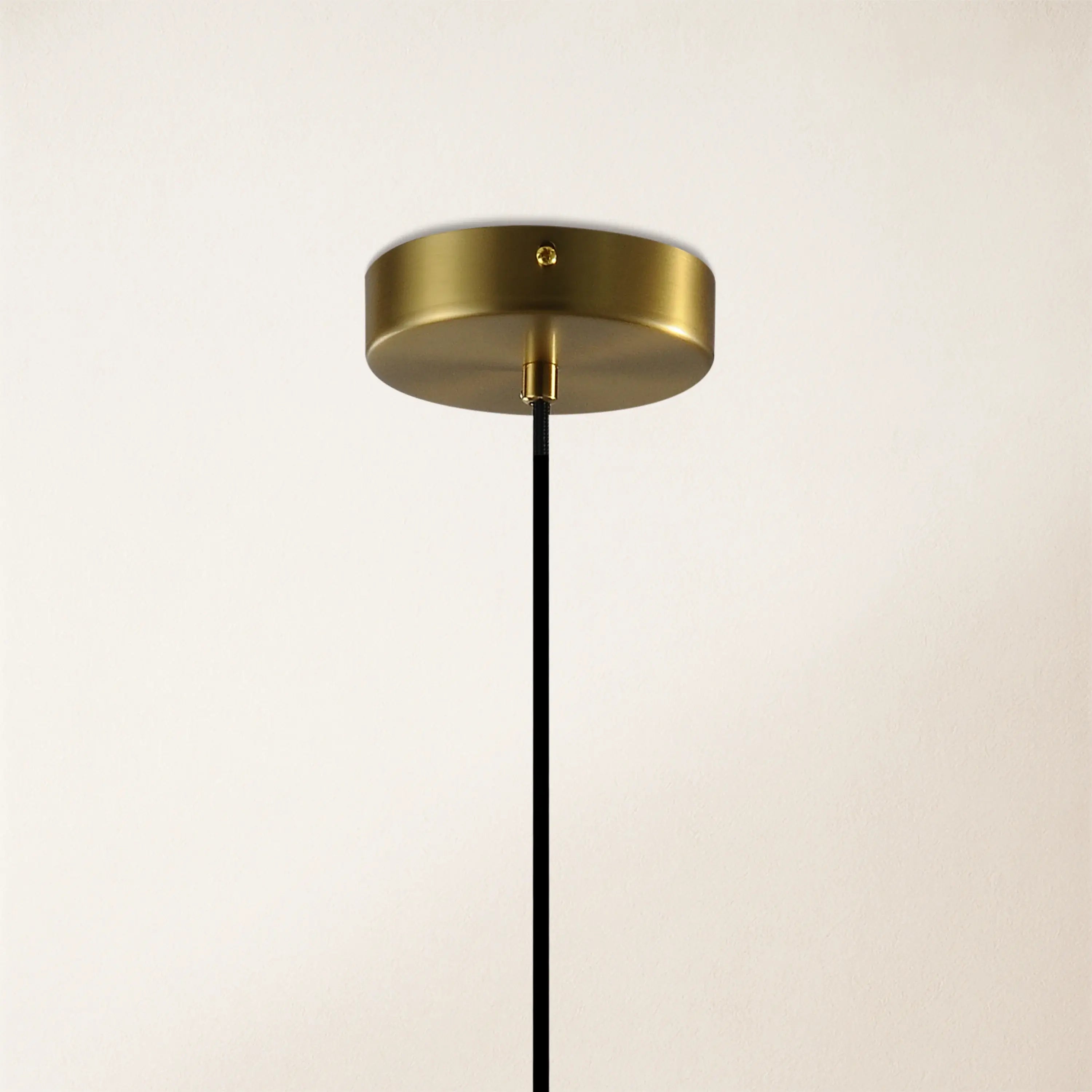 Ares Alabaster Moderner Wassertropfen-Anhänger, 15,2 cm Durchmesser