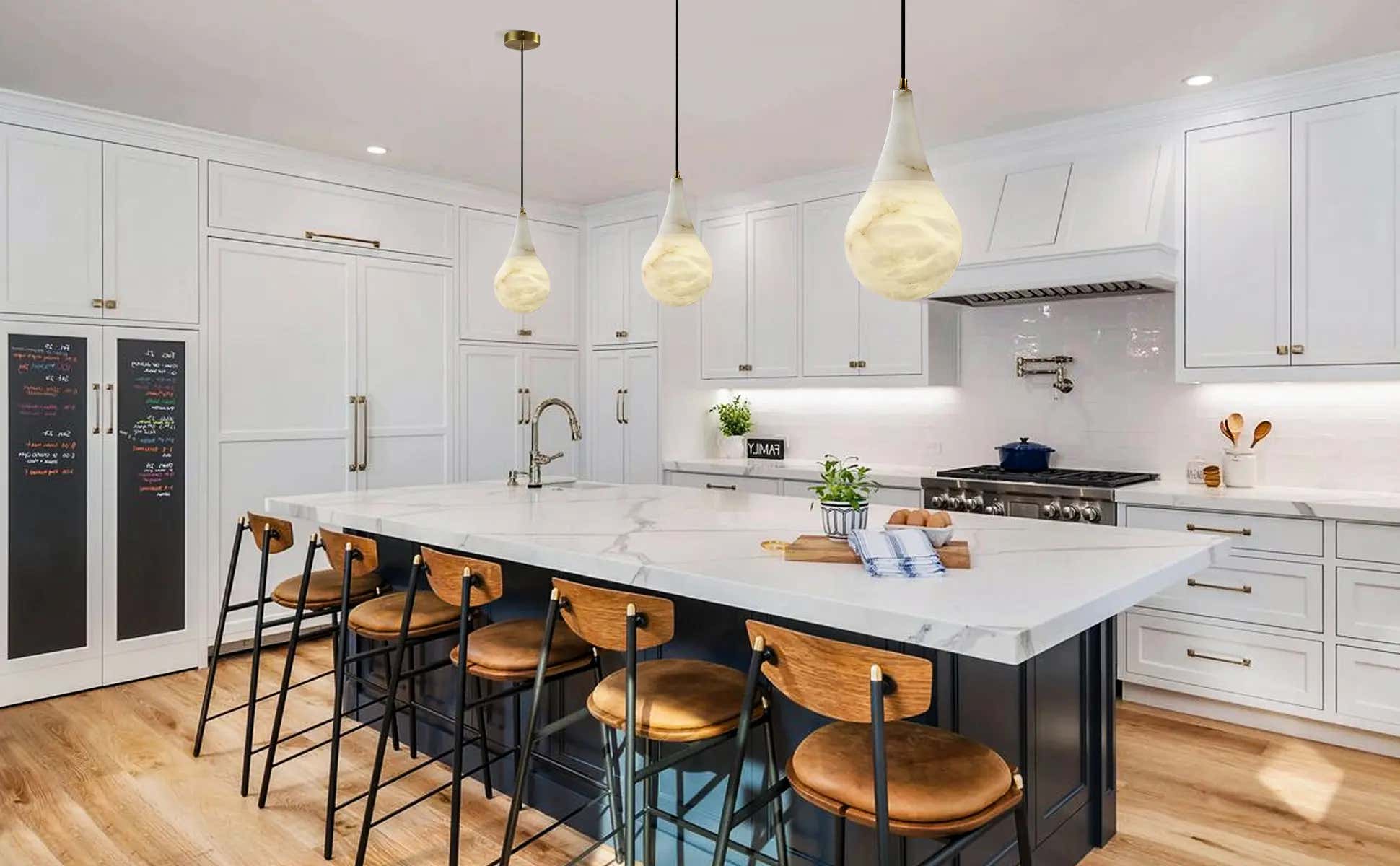 Ares Alabaster Moderner Wassertropfen-Anhänger, 15,2 cm Durchmesser