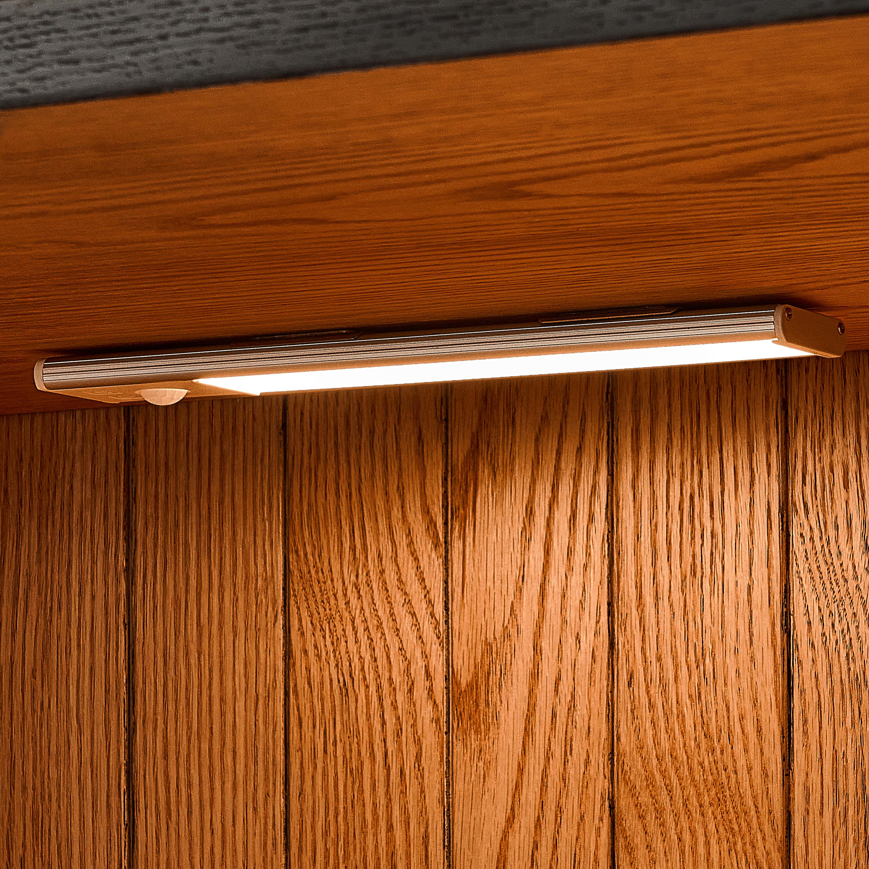 Alvar gewölbter 32-Zoll-Lagerschrank aus Eiche mit Schubladen