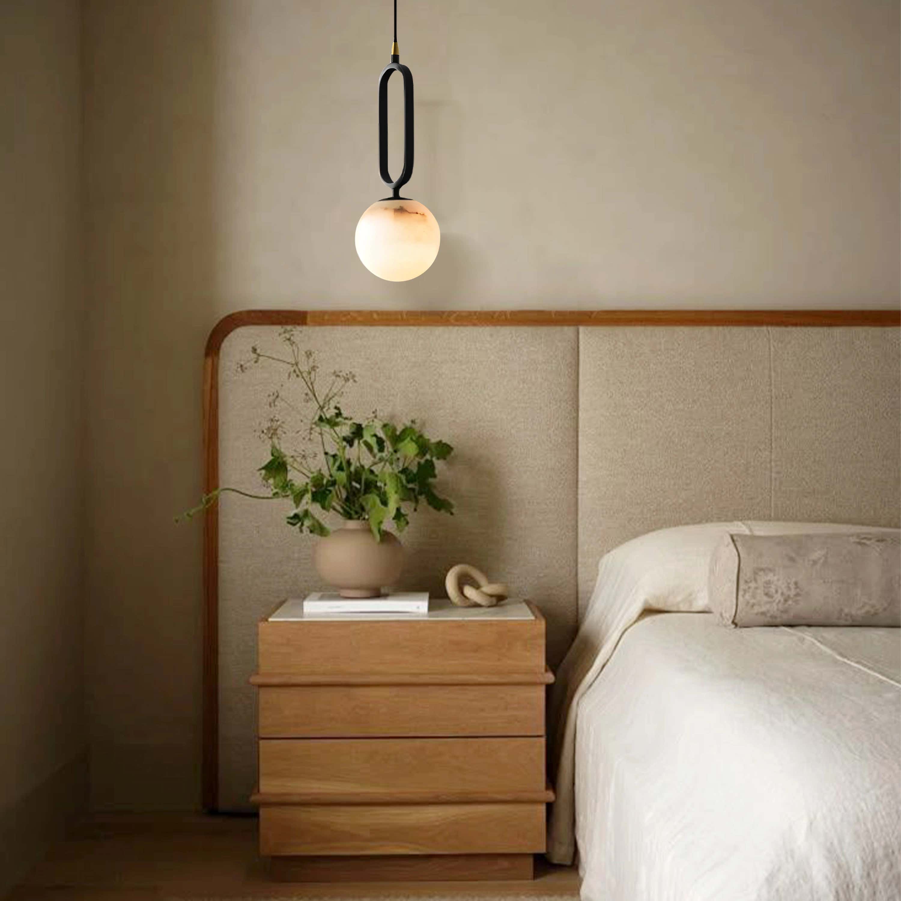 Dadaly Alabaster-Anhänger mit kleiner Kunstkugel, 14 cm Durchmesser