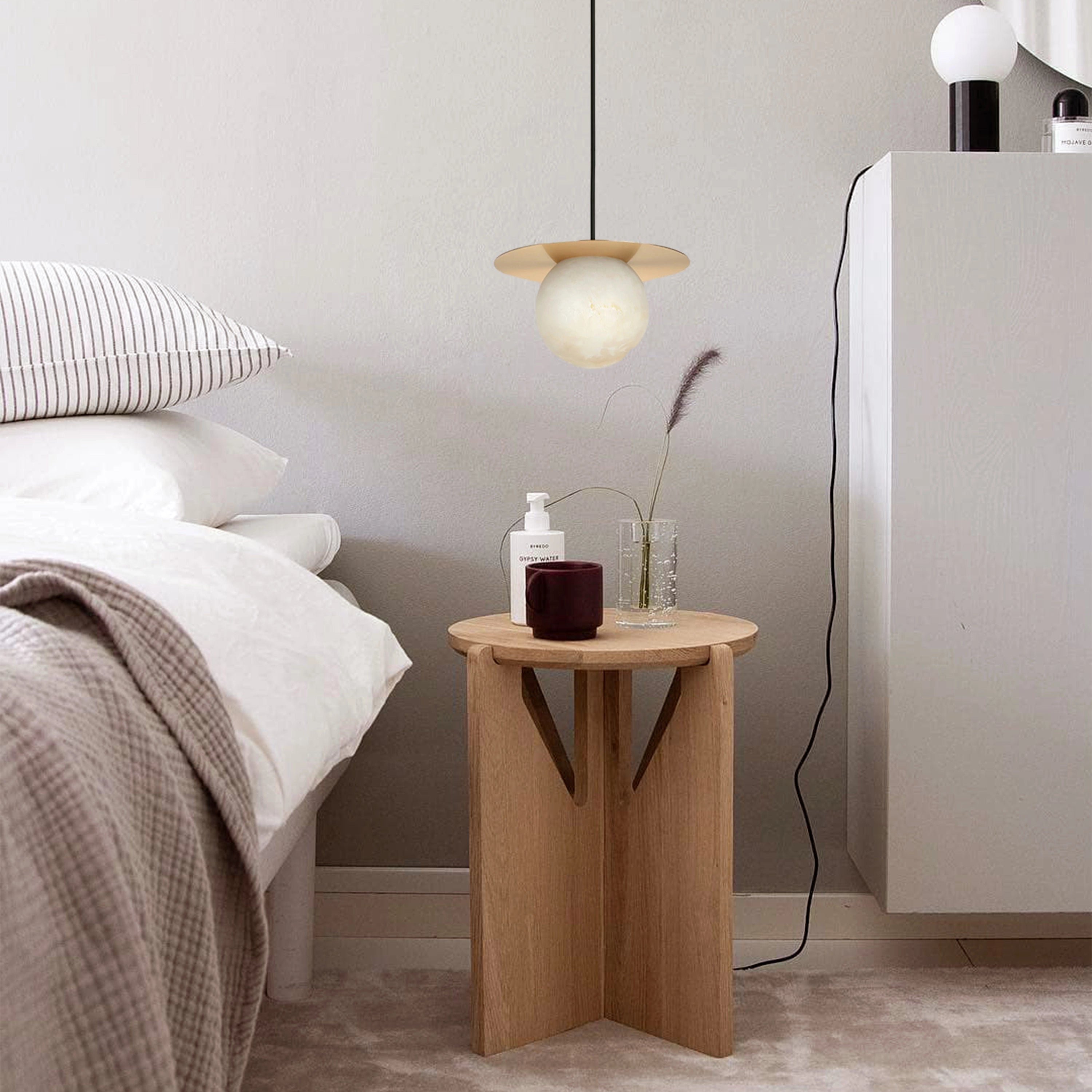 Dadaly Garfield Spanischer Alabaster-Anhänger, klein, Kunst, Nachttisch, 25,4 cm Durchmesser