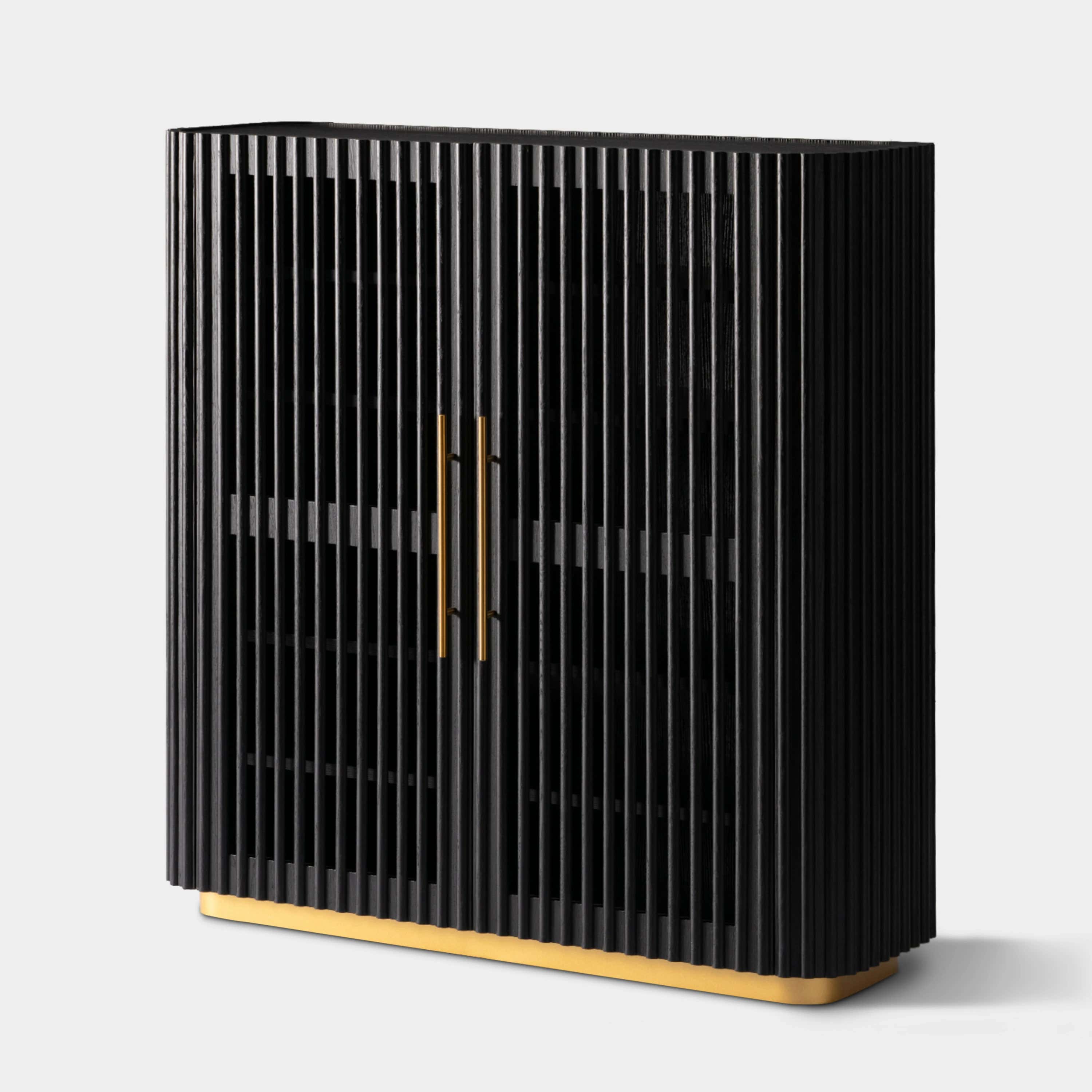 Holton 47"H Eichenholz-Aufbewahrungsschrank