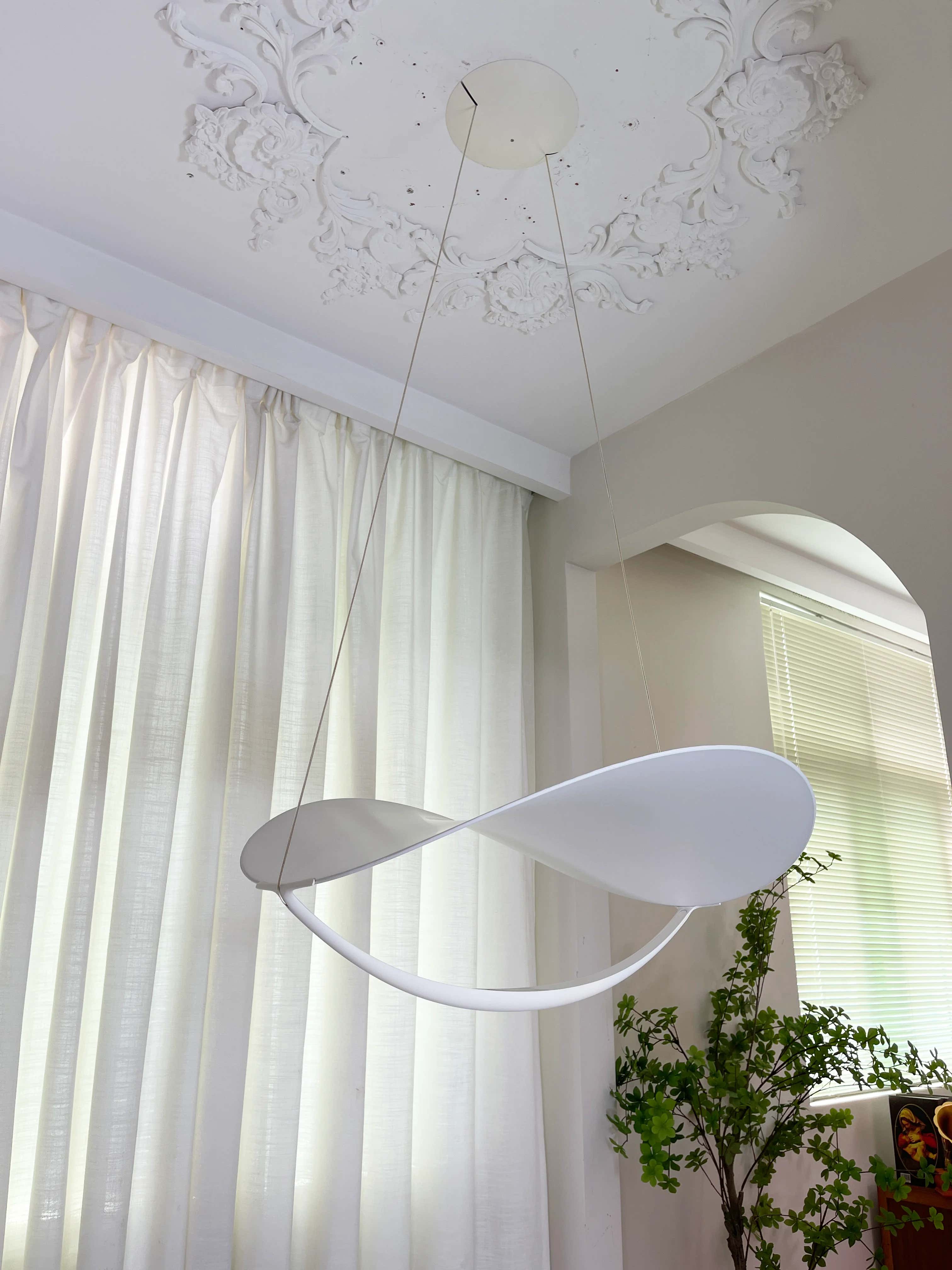 Luvra Floating Arc Pendant Light