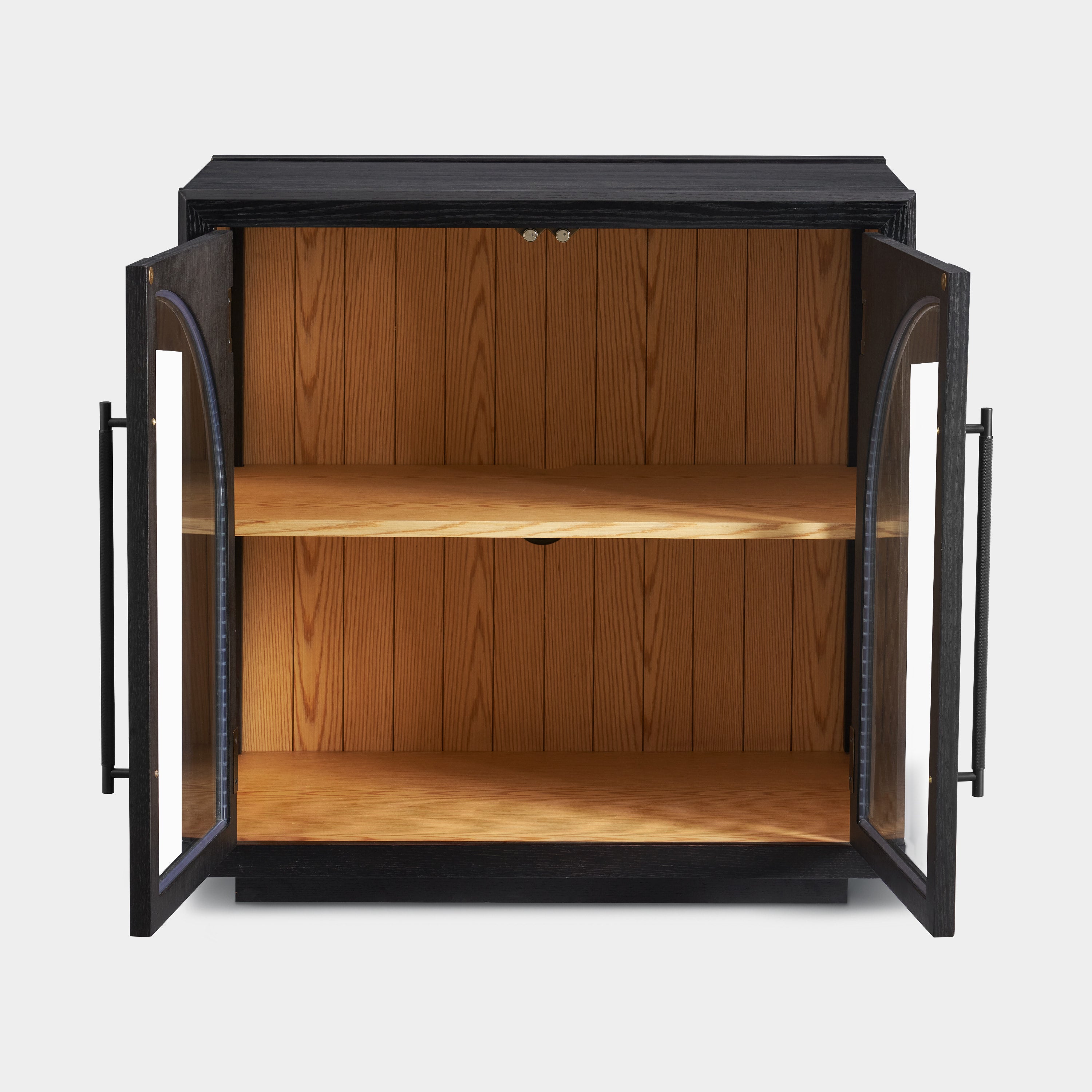 Alvar gewölbte 126″ Medienkonsole aus Eiche (4er-Set)