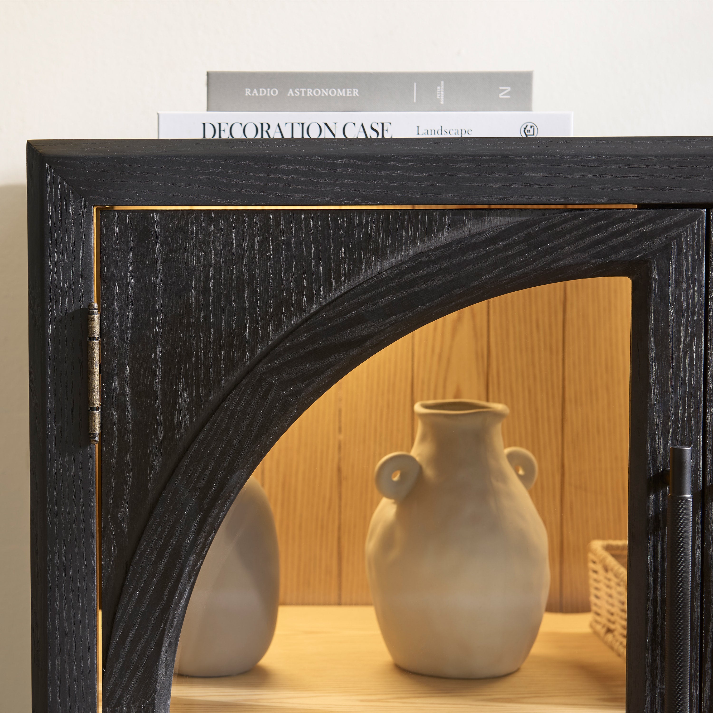 Alvar gewölbte 126″ Medienkonsole aus Eiche (4er-Set)