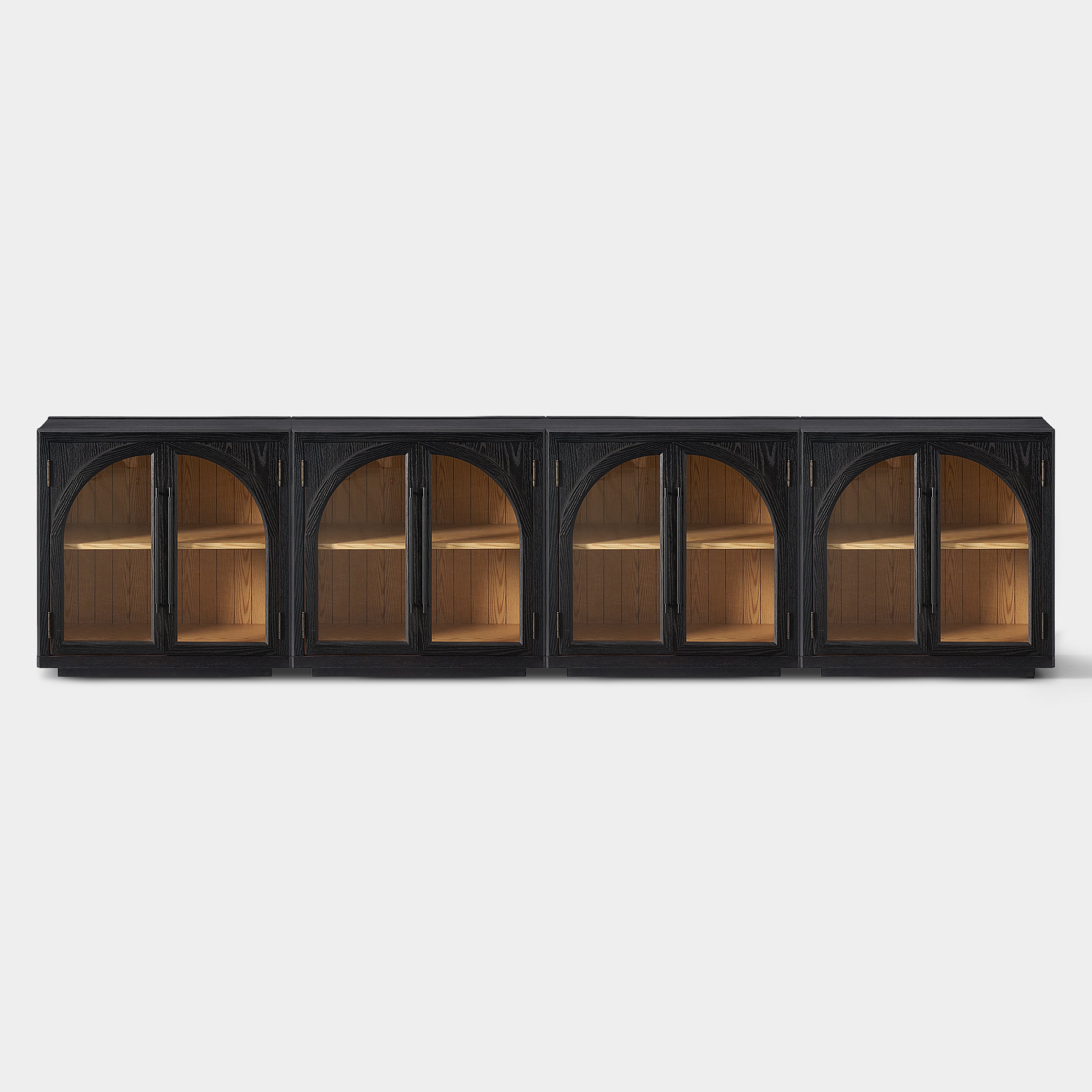 Alvar gewölbte 126″ Medienkonsole aus Eiche (4er-Set)