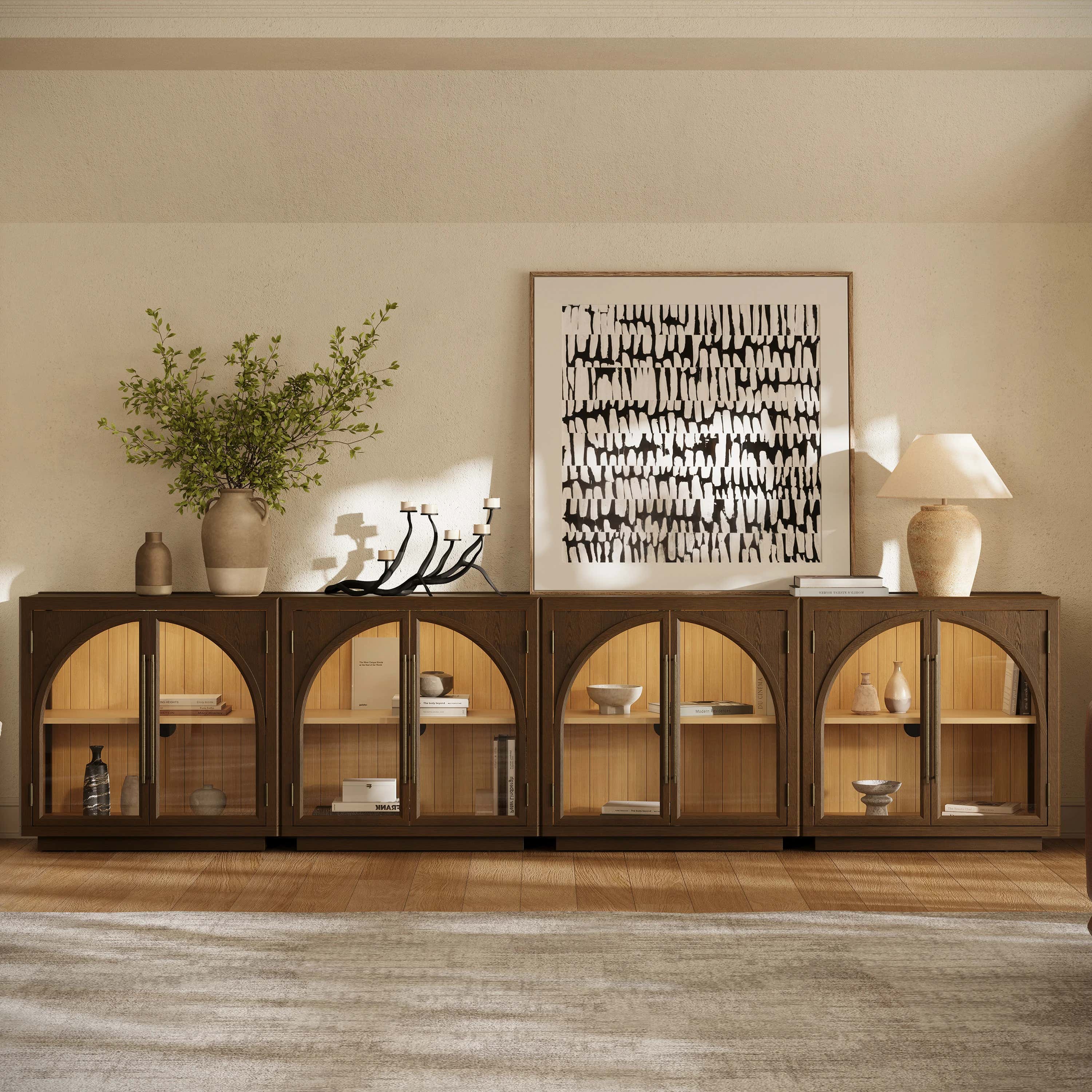 Alvar gewölbte 126″ Medienkonsole aus Eiche (4er-Set)