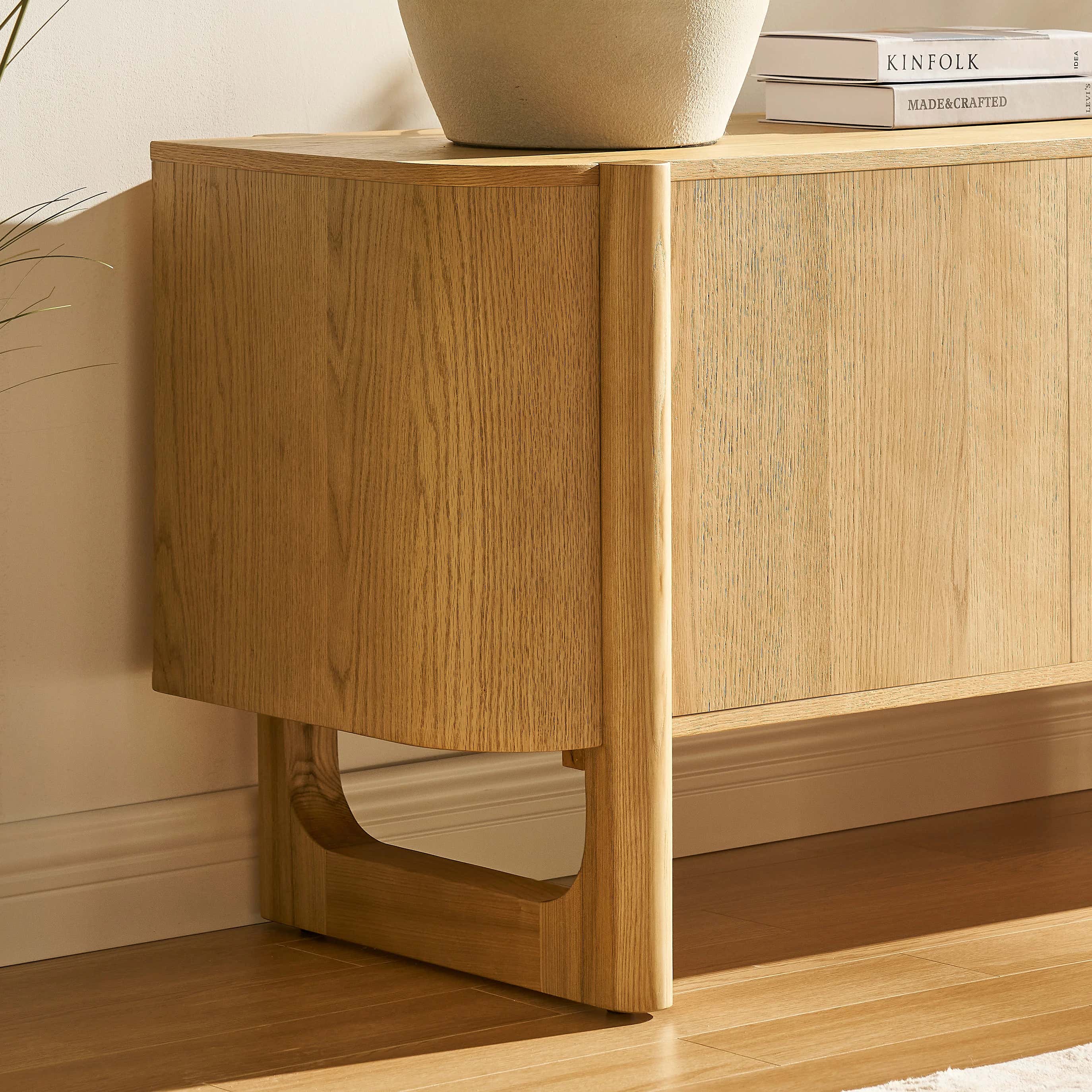 Ausziehbarer TV-Ständer Silas 80" bis 110"