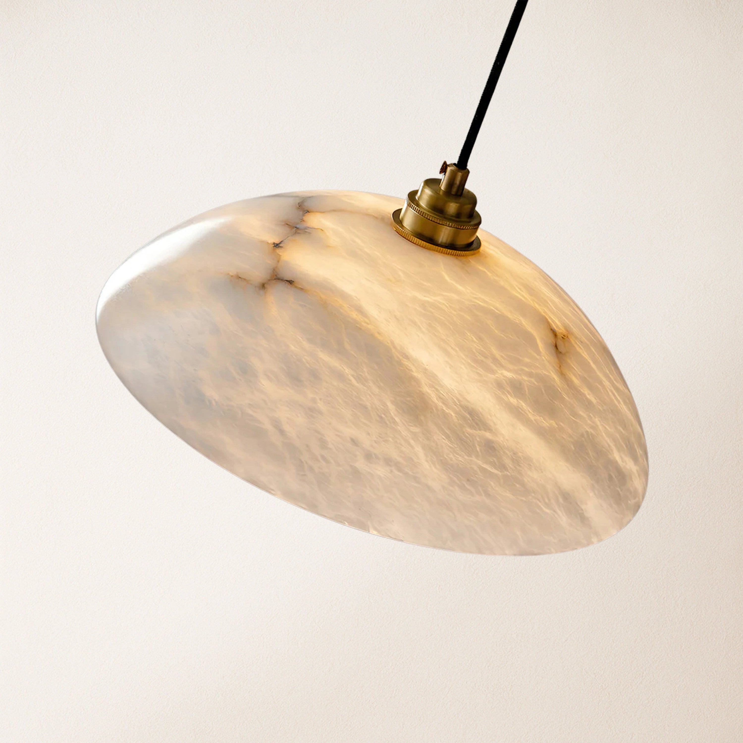 Dadaly Alabaster Moderner kleiner Kunstanhänger 16"D