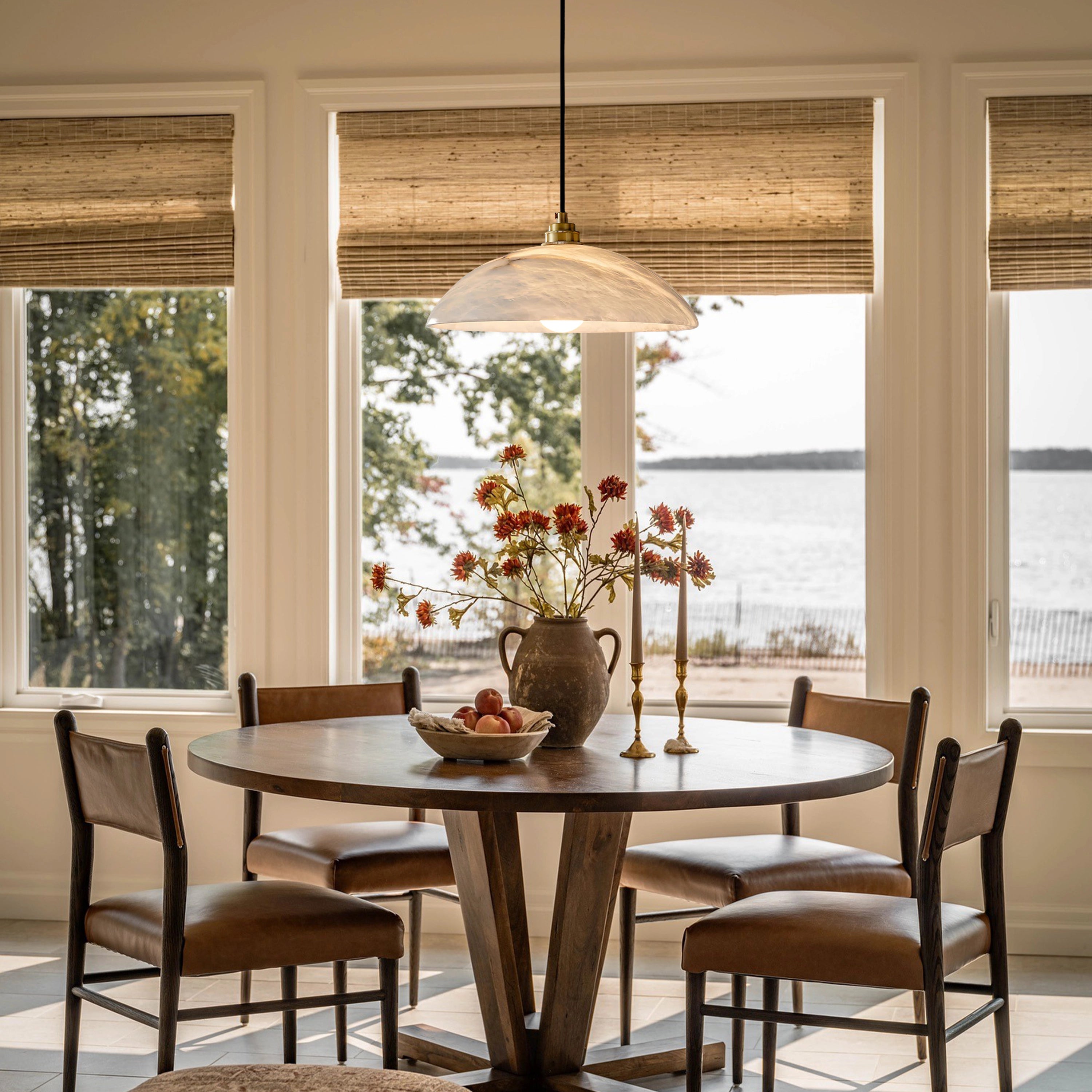 Dadaly Alabaster Moderner kleiner Kunstanhänger 20"D