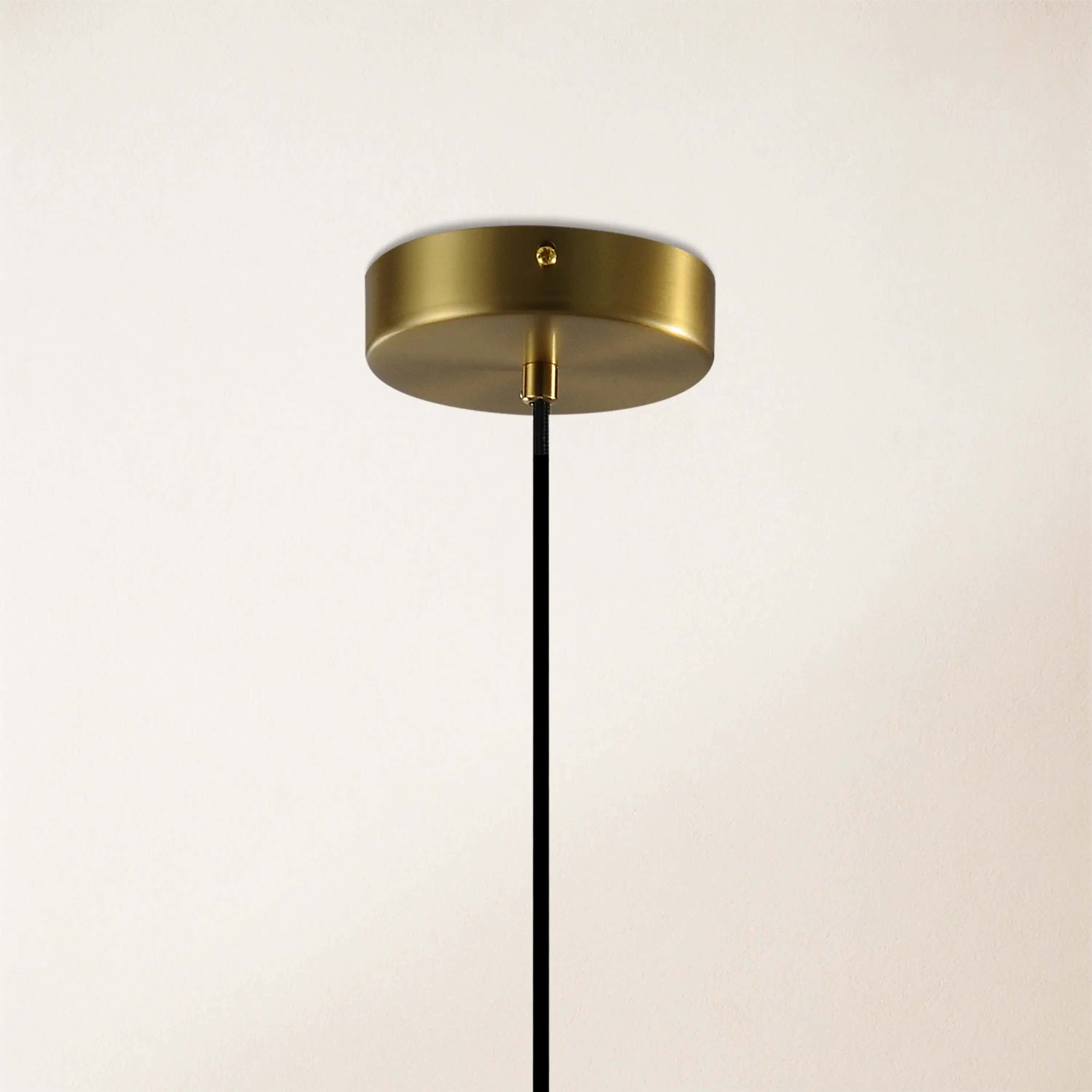 Hekate Alabaster Anhänger 6"D