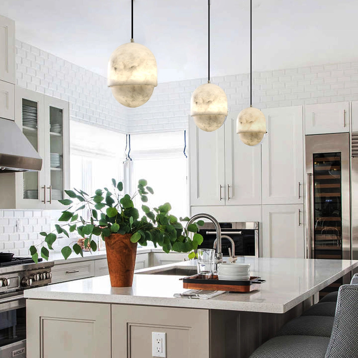 Hekate Alabaster Anhänger 6"D