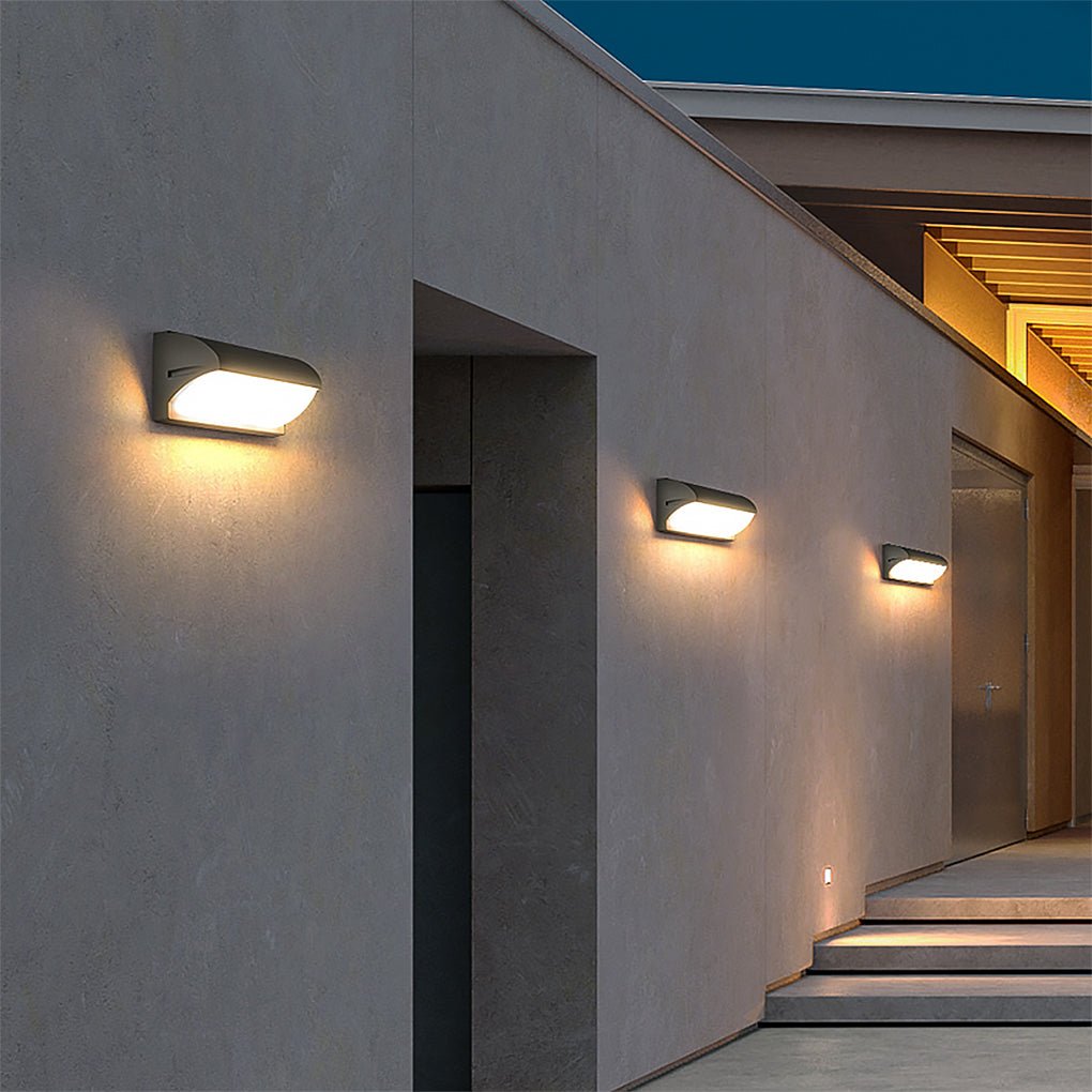 Moderne minimalistische wasserdichte LED-Wandleuchte für den Balkon im Innenhof der Villa im Freien