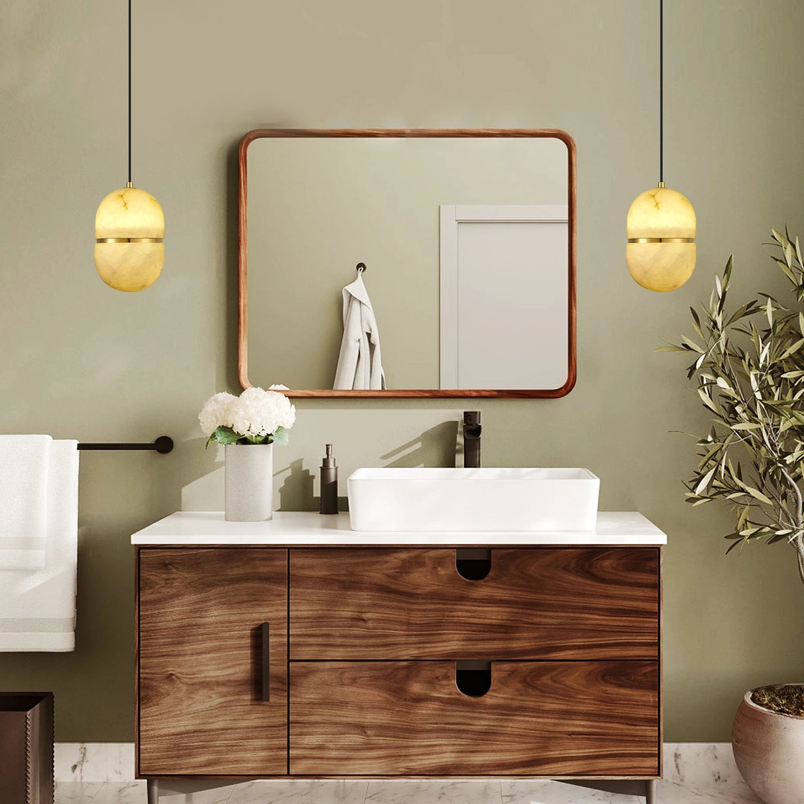 Moderne Anhängerkette Hecate Alabaster, 14 cm Durchmesser