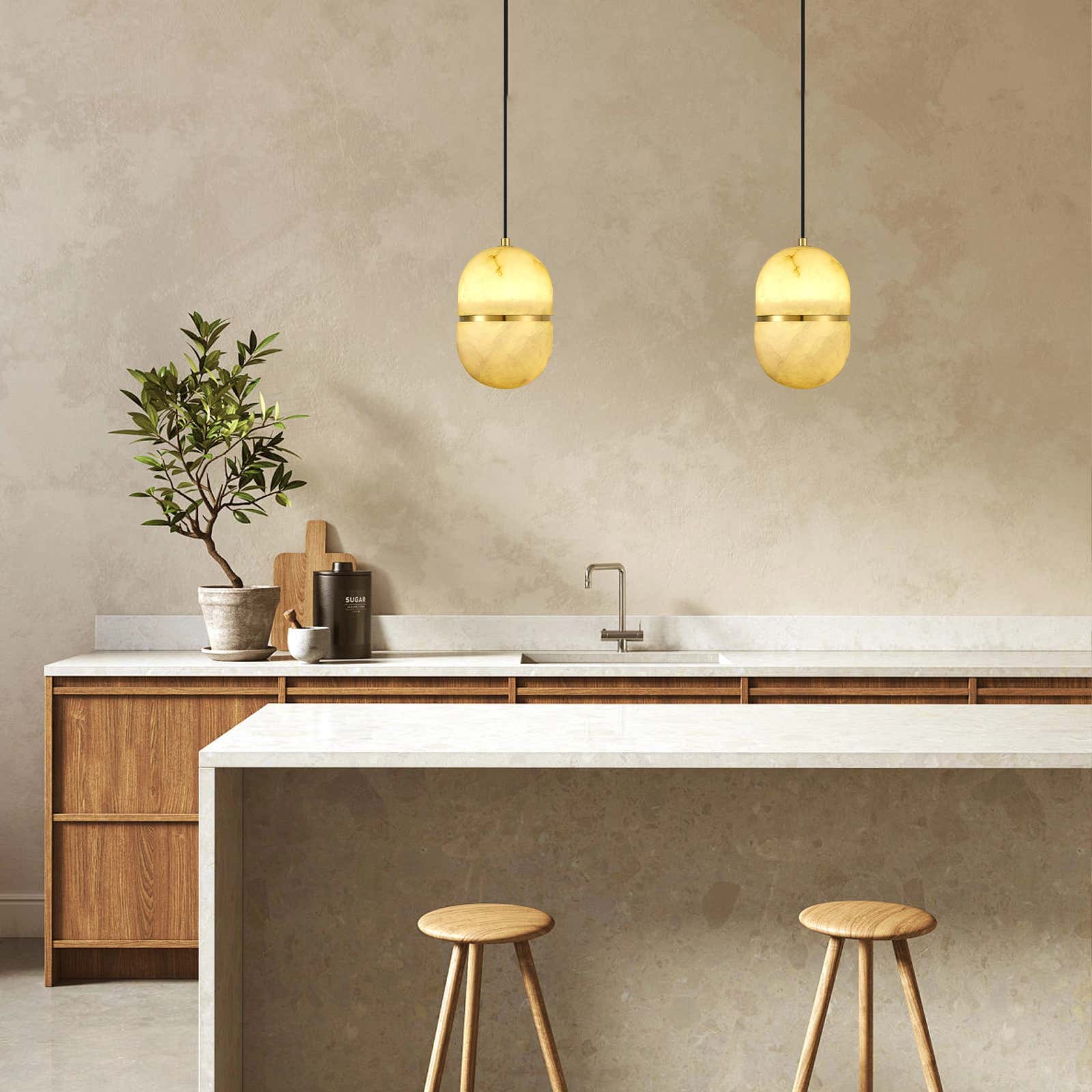 Moderne Anhängerkette Hecate Alabaster, 14 cm Durchmesser