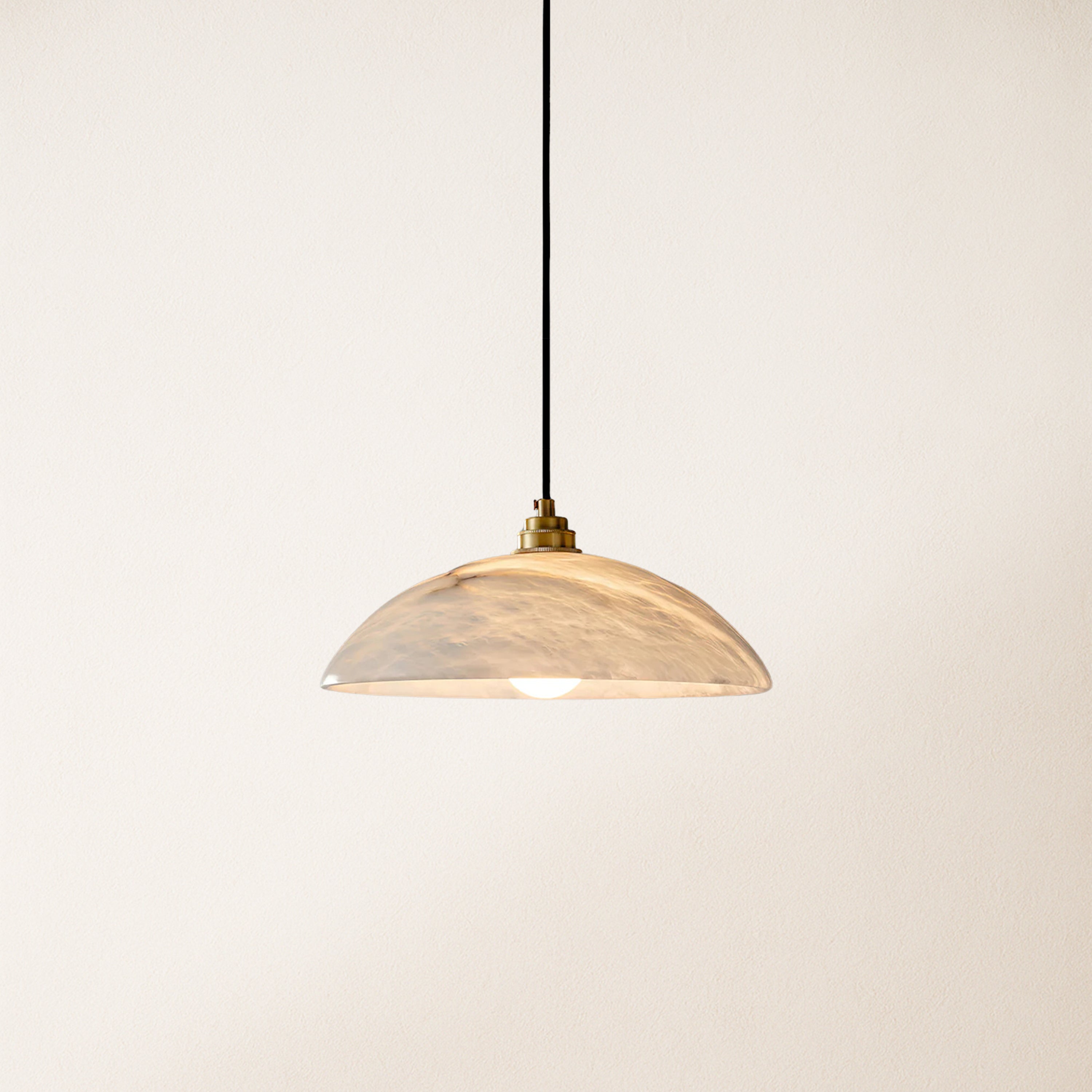 Dadaly Alabaster Moderner kleiner Kunstanhänger 12"D