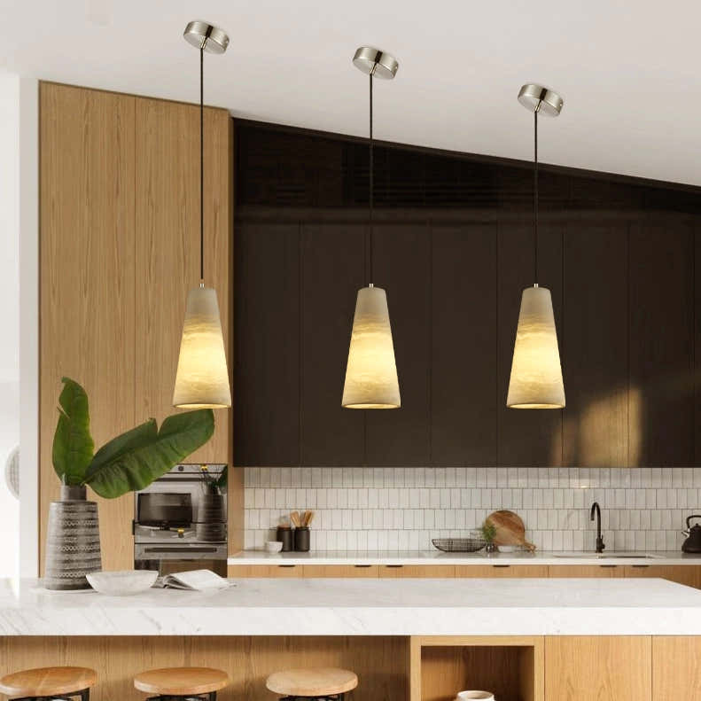 Capus konischer Alabaster-Anhänger, 25,4 cm hoch