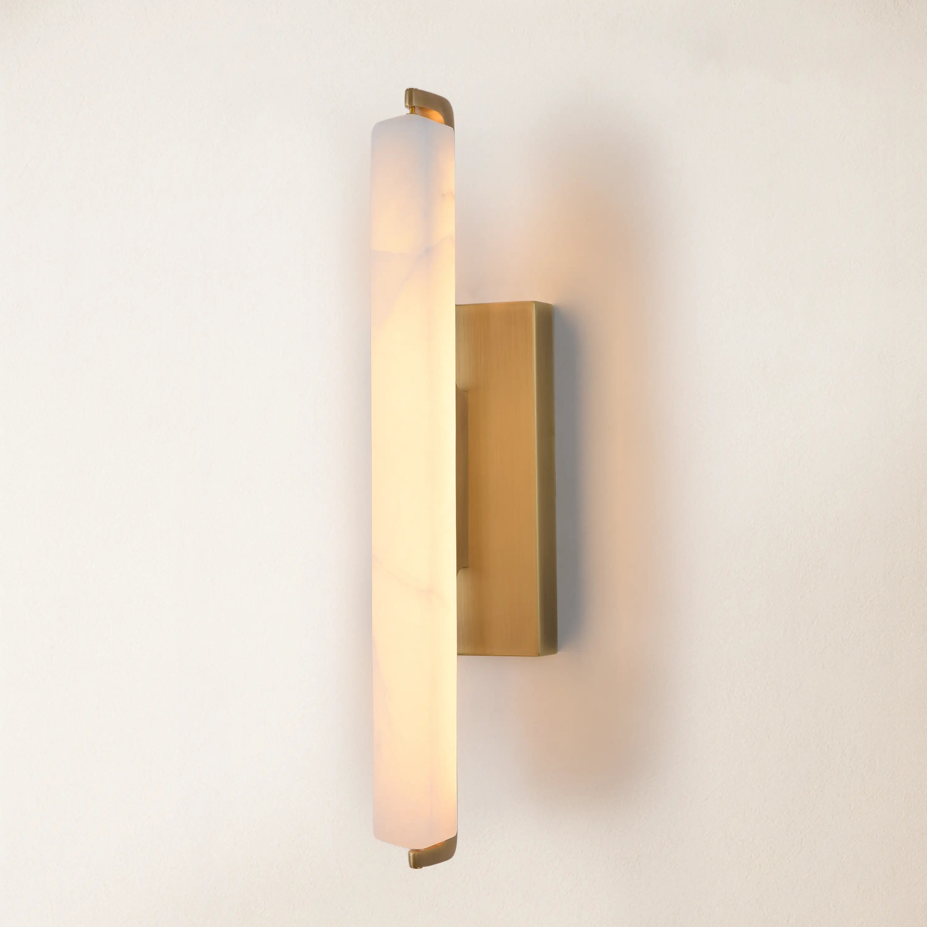 Clara Glow Alabaster Einzel-Wandleuchte 19"H