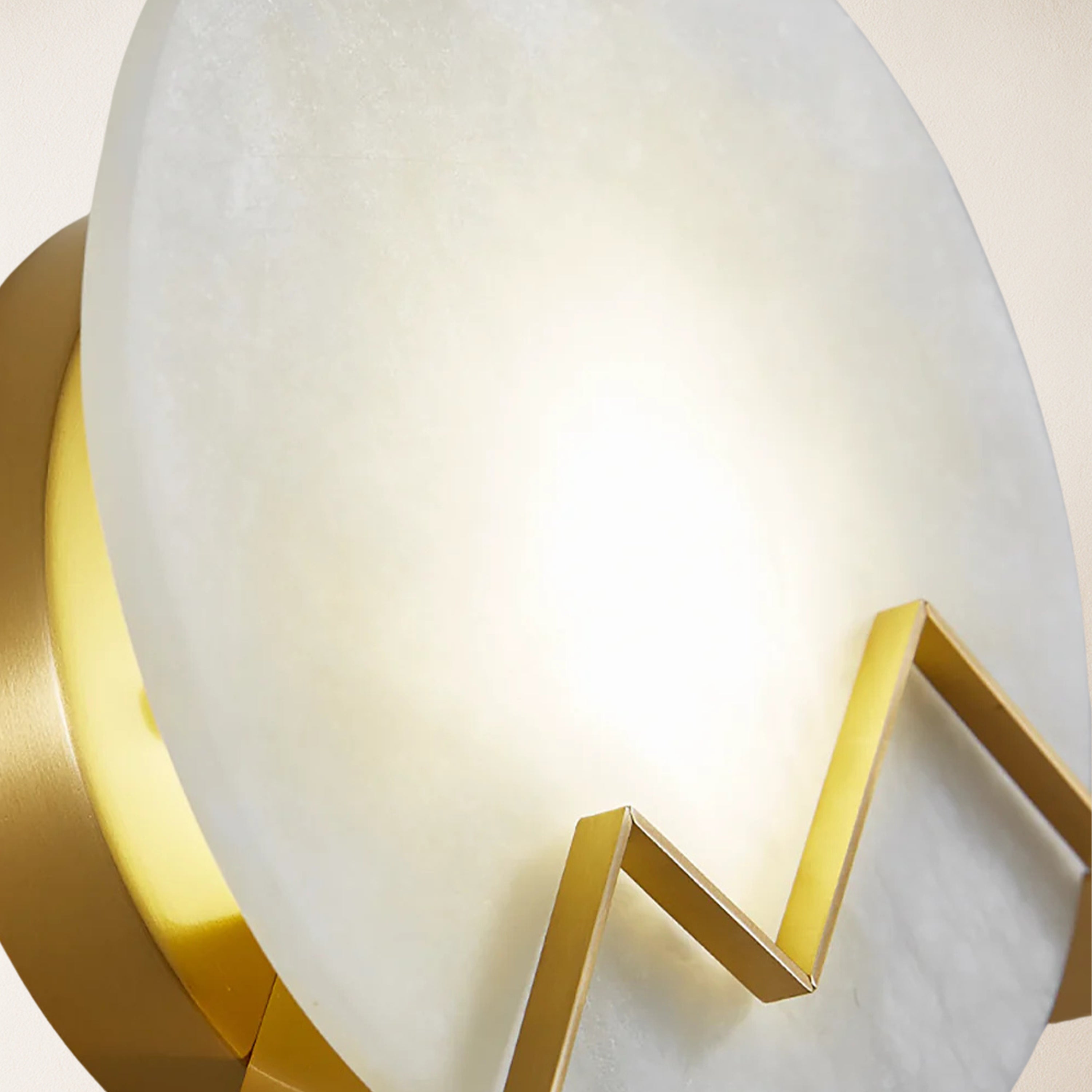 Alabaster-Wandleuchte mit Buchstaben „M“ und 20 cm Durchmesser