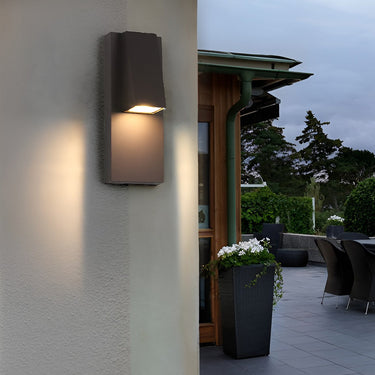 Rechteckige wasserdichte LED-Wandleuchte in Schwarz, moderne Außenwandleuchte