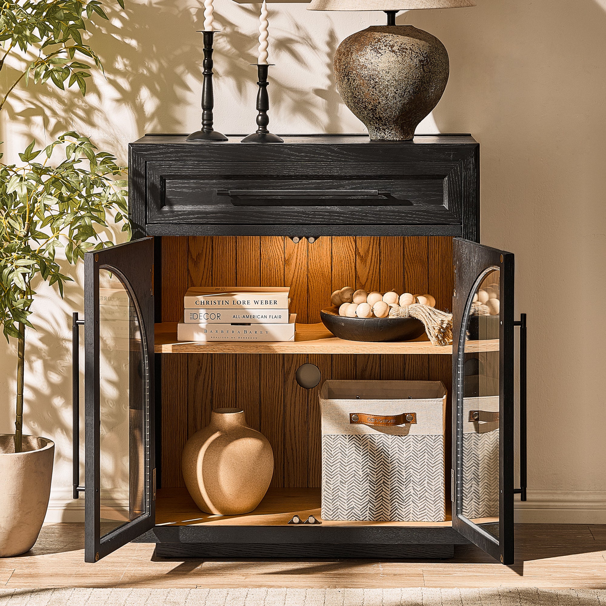 Alvar gewölbter 32-Zoll-Lagerschrank aus Eiche mit Schubladen