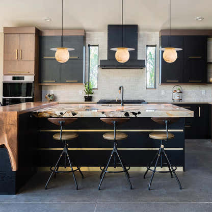 Dadaly Garfield Spanischer Alabaster-Anhänger, klein, Kunst-Nachttisch, 39,9 cm Durchmesser