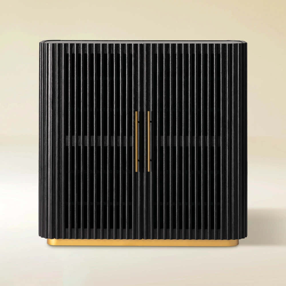 Holton 47"H Eichenholz-Aufbewahrungsschrank