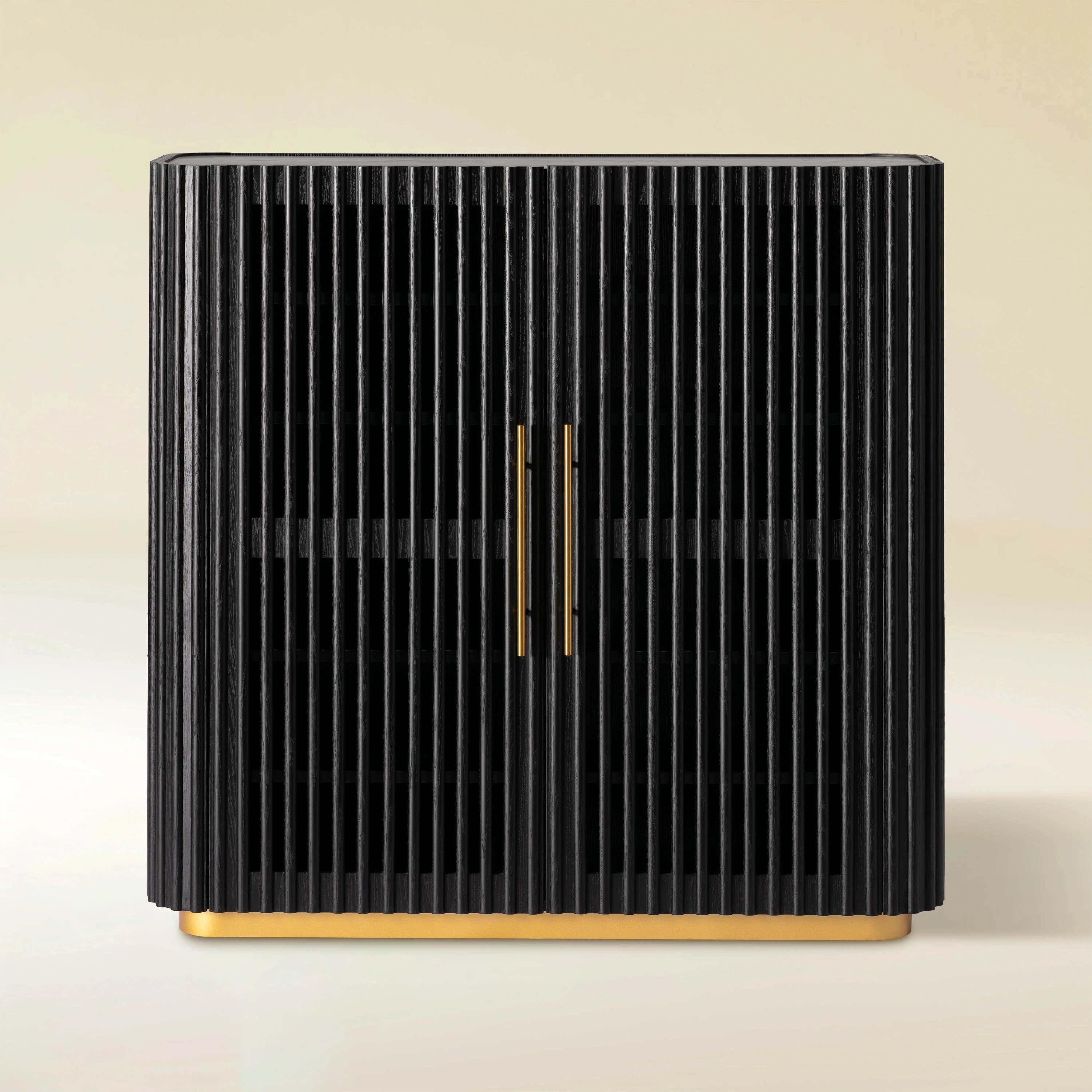 Holton 47"H Eichenholz-Aufbewahrungsschrank