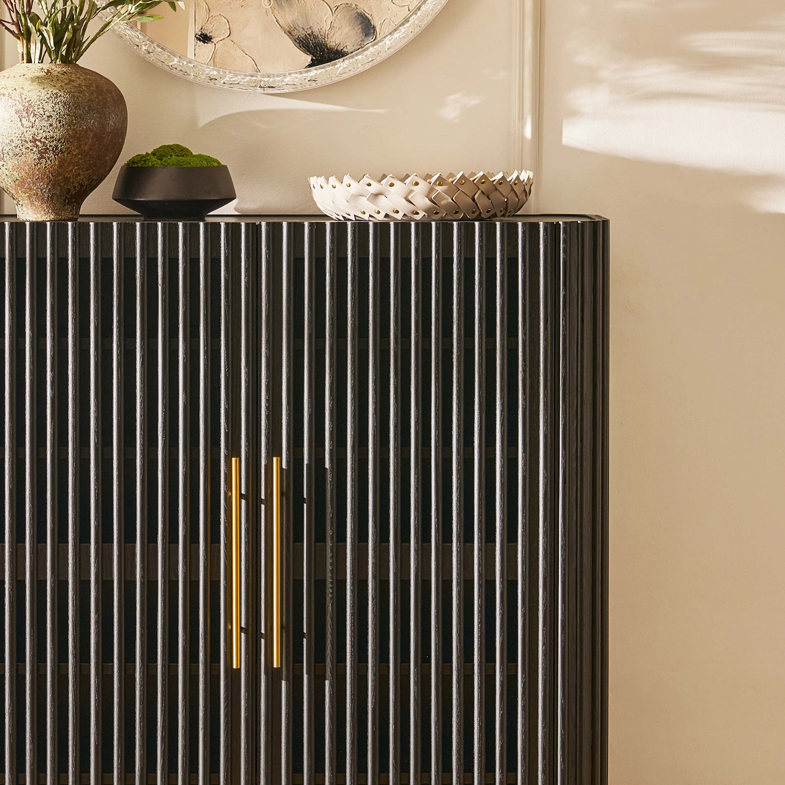 Holton 47"H Eichenholz-Aufbewahrungsschrank