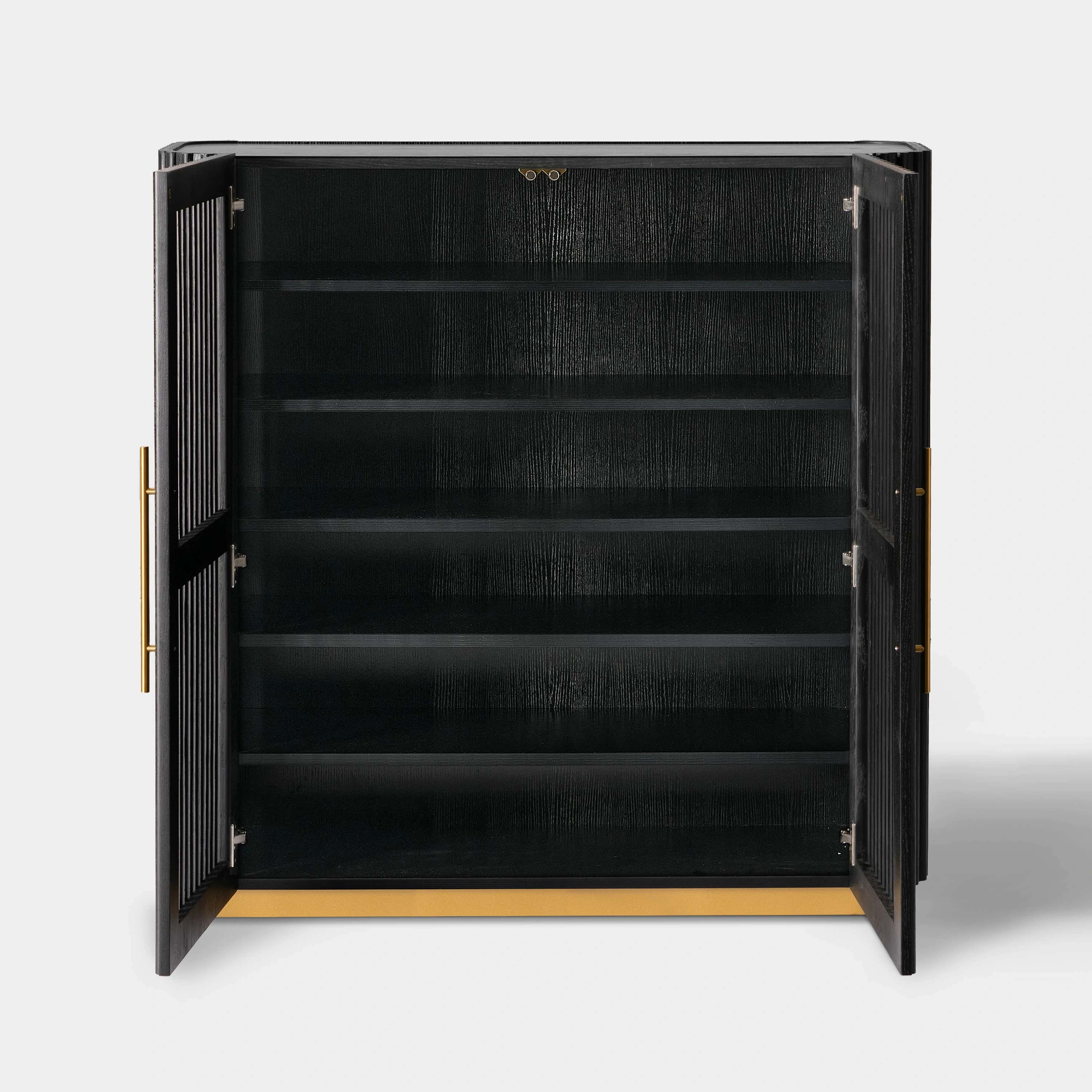 Holton 47"H Eichenholz-Aufbewahrungsschrank