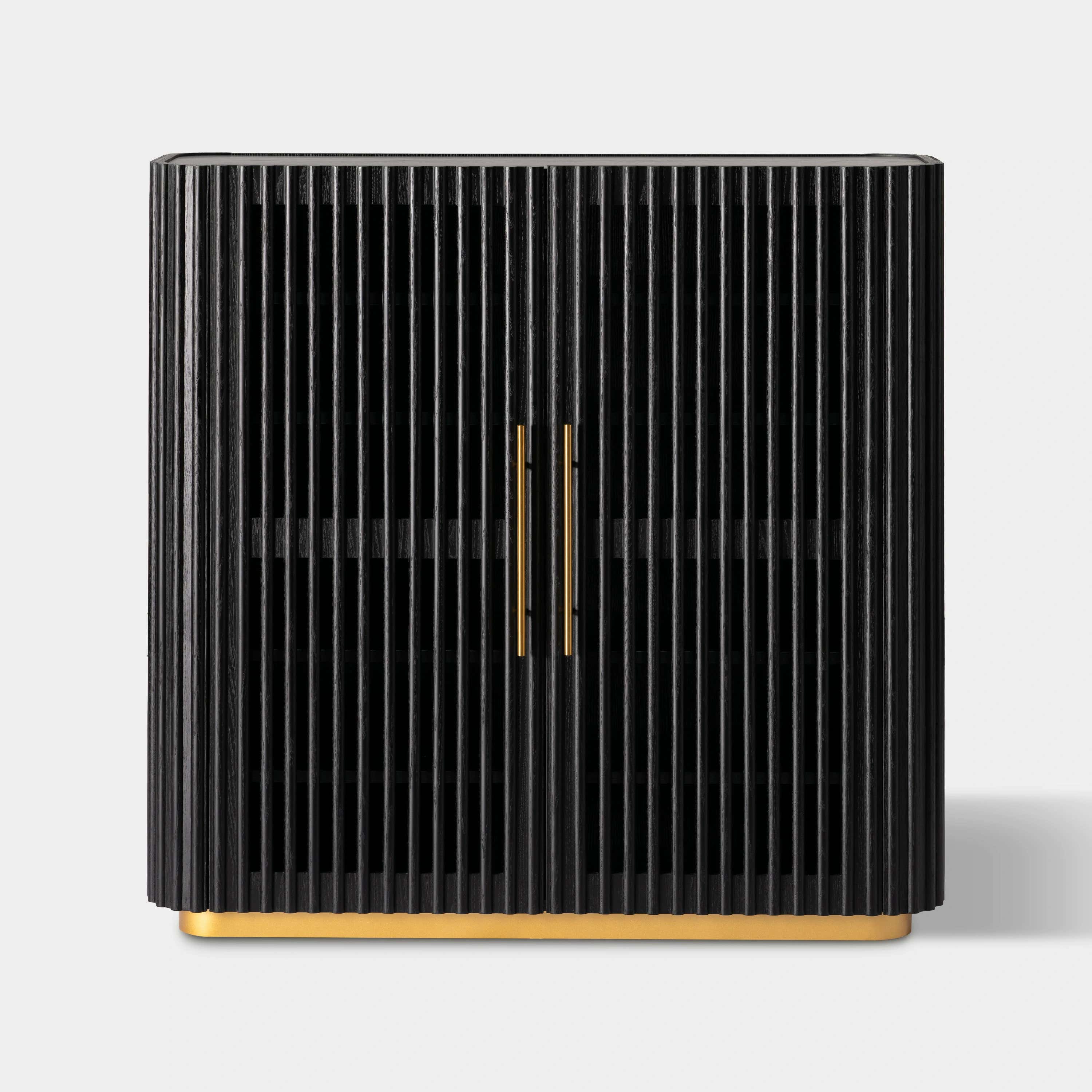 Holton 47"H Eichenholz-Aufbewahrungsschrank