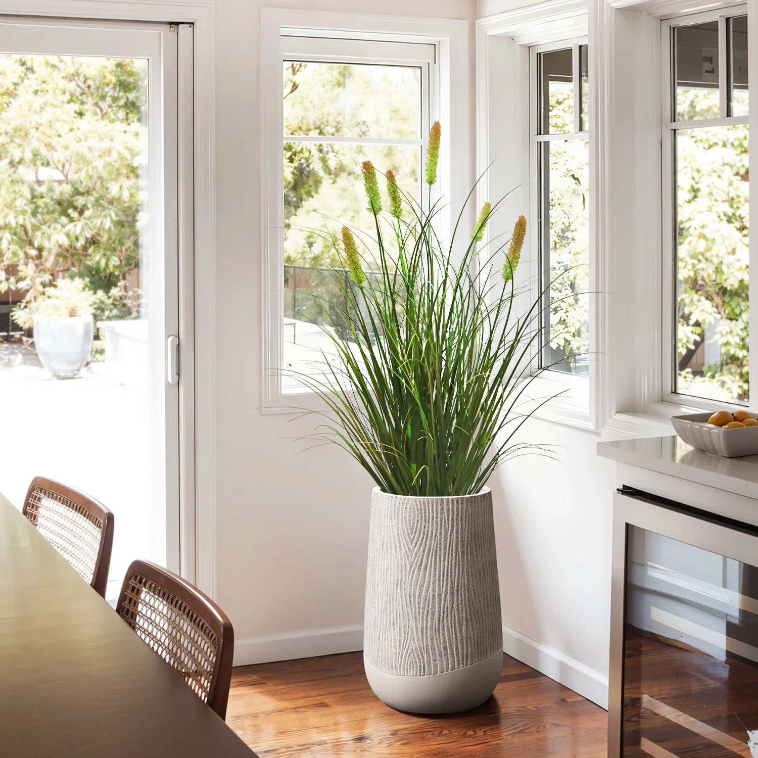 Künstliches 6-köpfiges kurzes Kieferngras mit gebogenem Zwiebelgras-Bonsai, 10,9 cm hoch