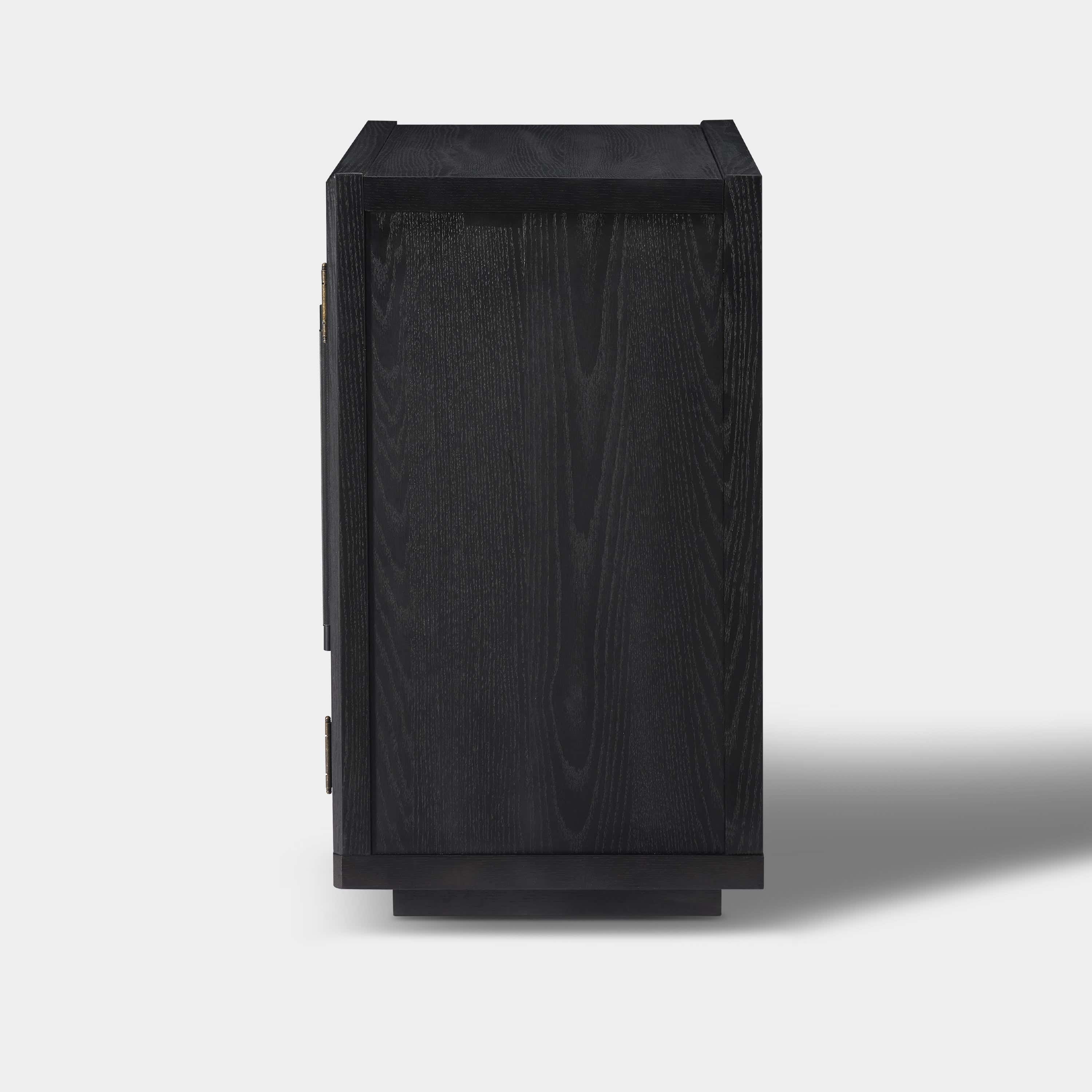 Alvar gewölbter 31,5-Zoll-Lagerschrank aus Eiche