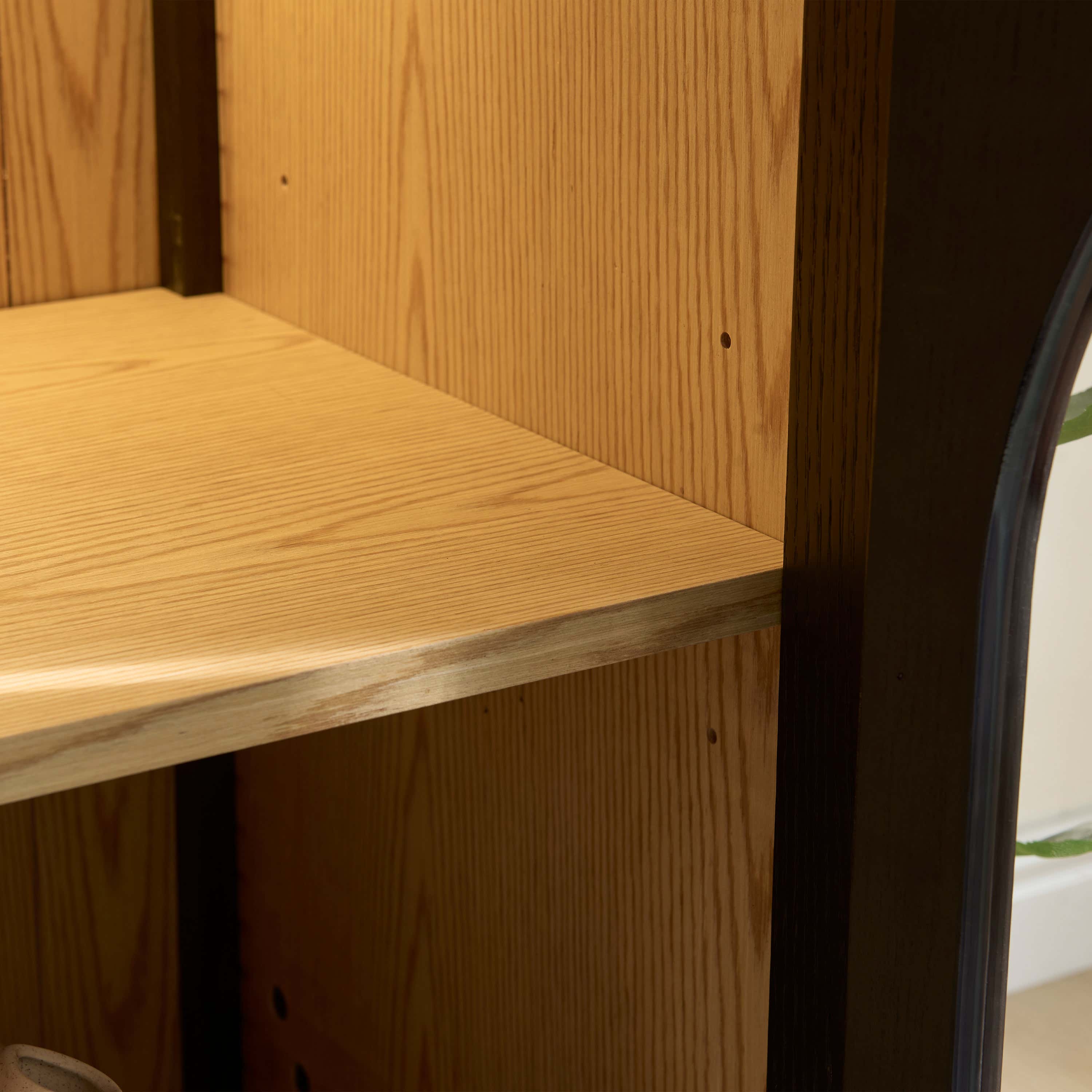 Alvar gewölbter 31,5-Zoll-Lagerschrank aus Eiche