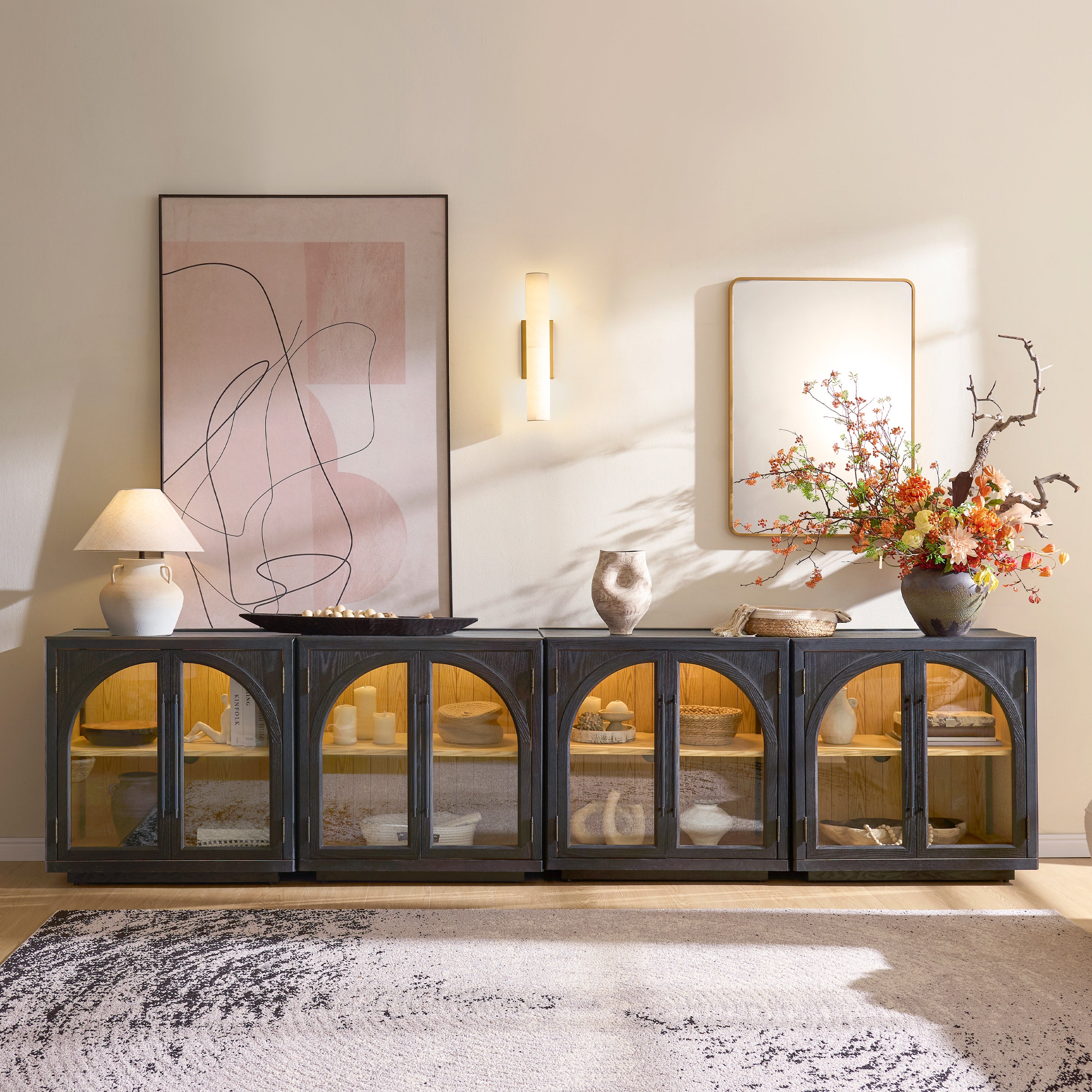 Alvar gewölbte 126″ Medienkonsole aus Eiche (4er-Set)