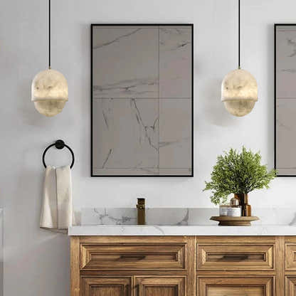 Hekate Alabaster Anhänger 6"D