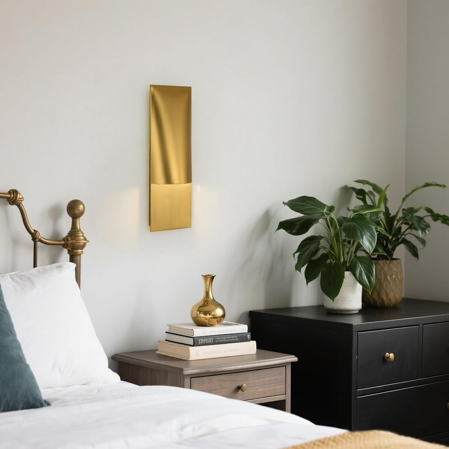 Trany Vertical Wall Sconce 18"H#Finish_Gold