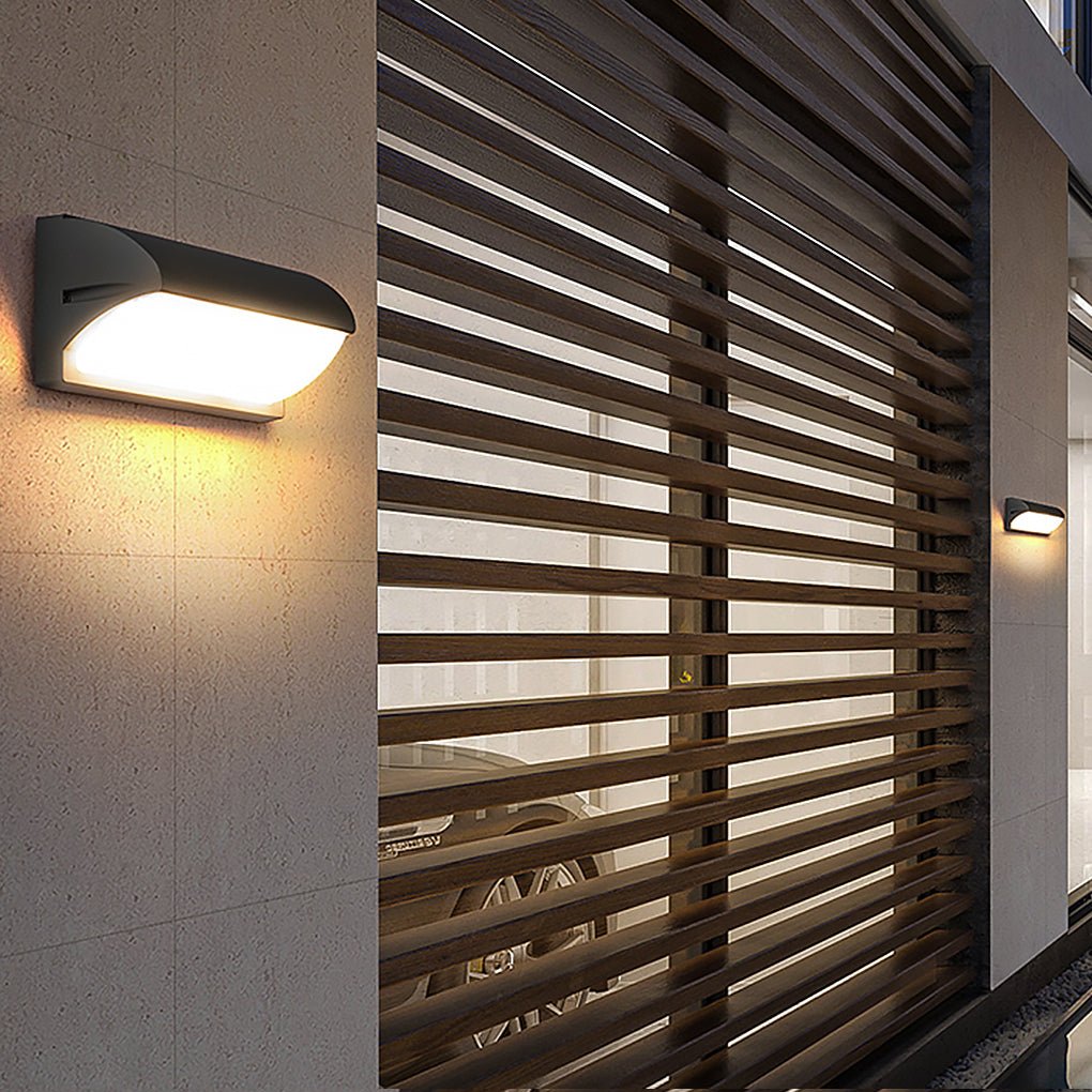 Moderne minimalistische wasserdichte LED-Wandleuchte für den Balkon im Innenhof der Villa im Freien
