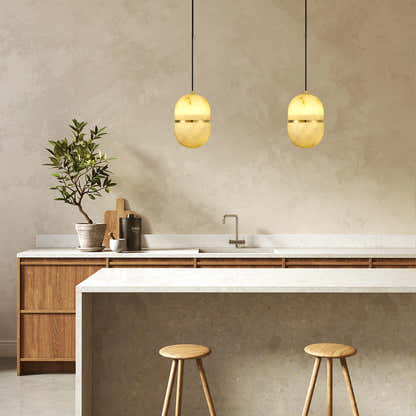 Moderne Anhängerkette Hecate Alabaster, 14 cm Durchmesser