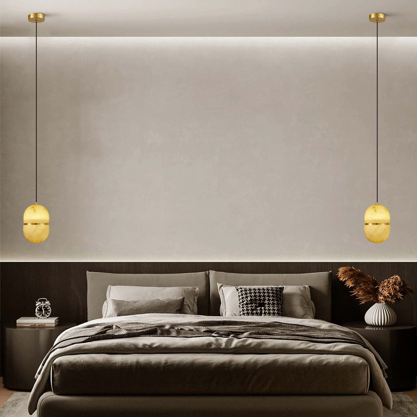 Moderne Anhängerkette Hecate Alabaster, 14 cm Durchmesser